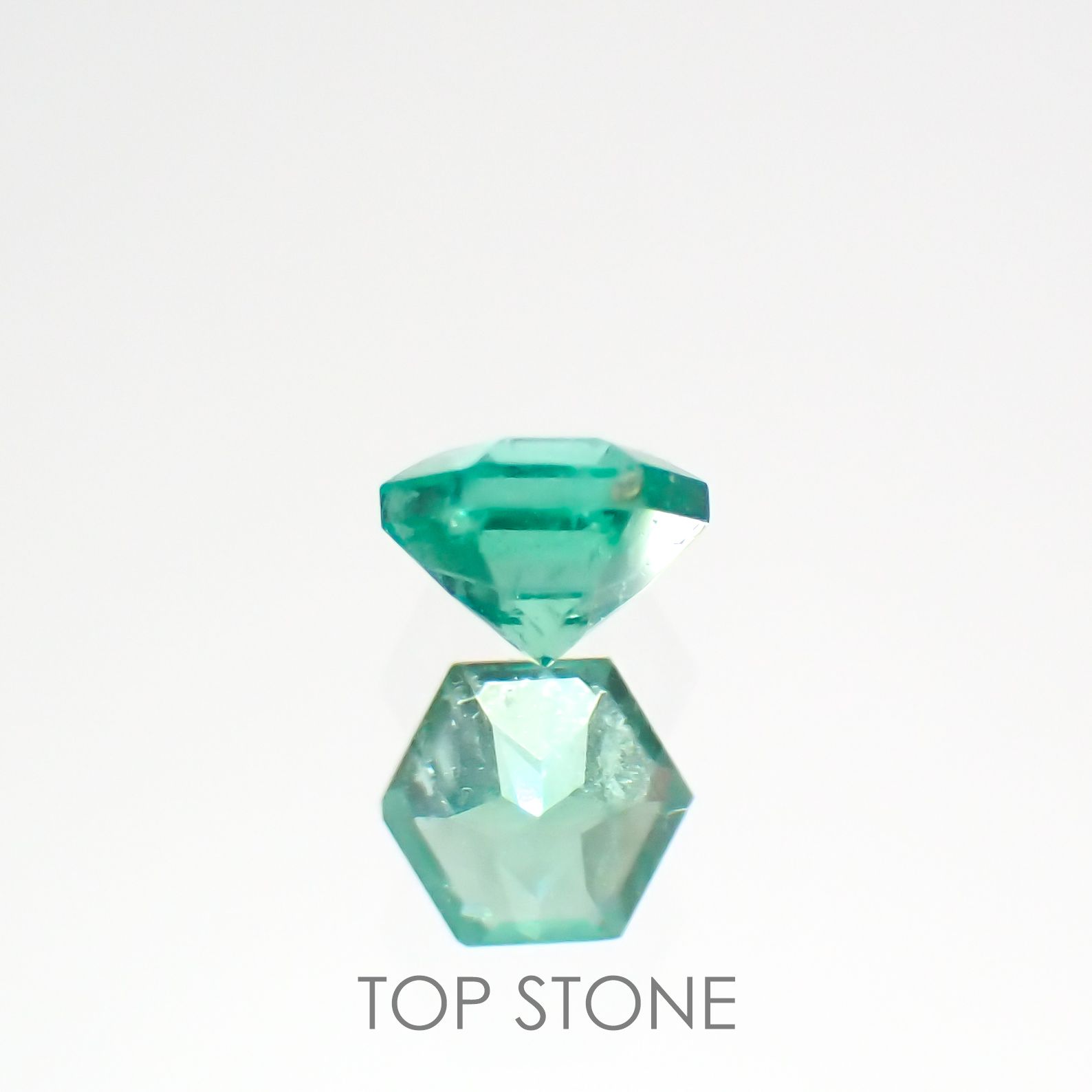 ◇ヘキサゴンカット◇エメラルド(宝石名エメラルド)ザンビア産 0.12ct 識別済[220115192]3x2.9mm前後