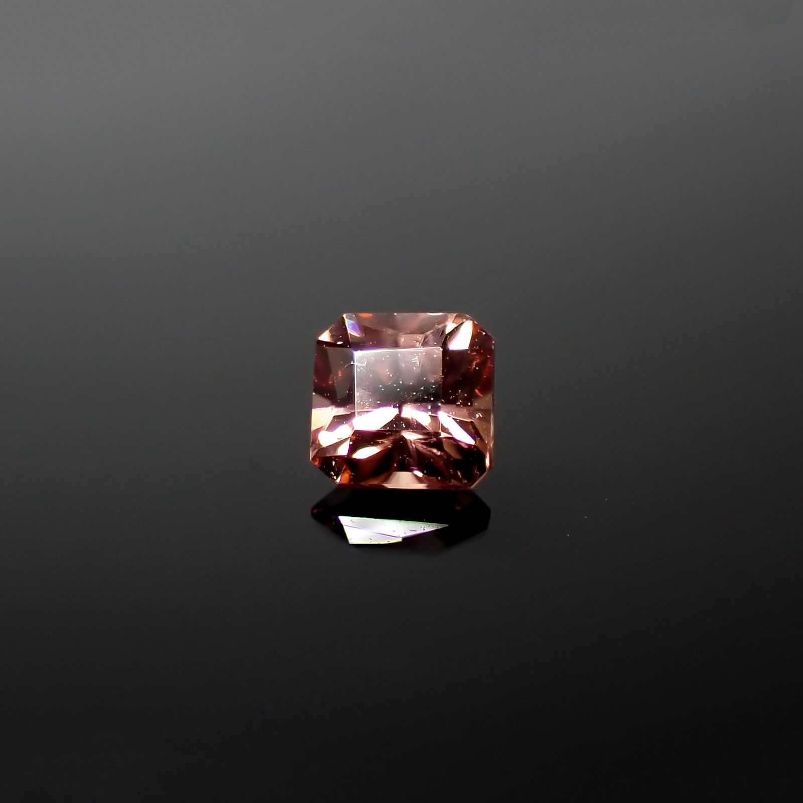 ピンクジルコン スリランカ/カンボジア産 0.43ct [240627918]3.8x3.8mm前後