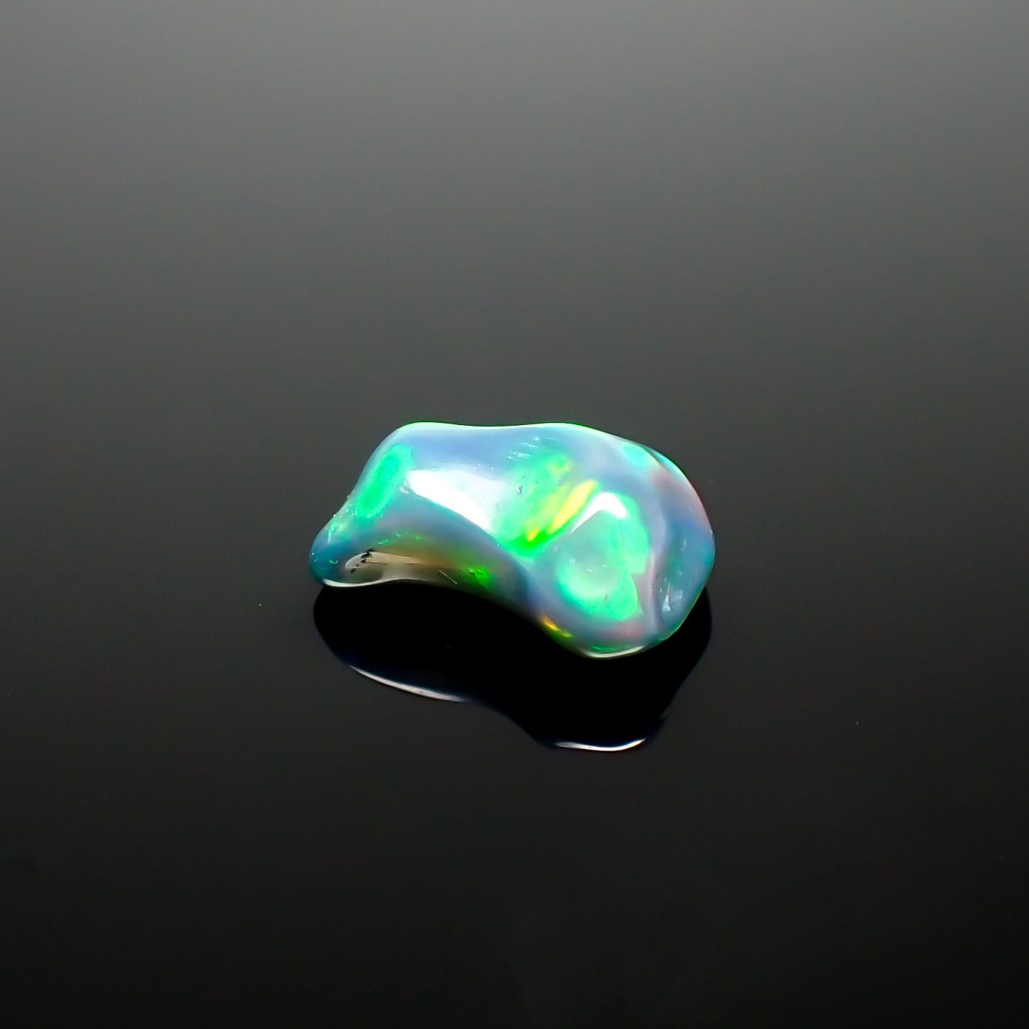 ◇バロック型◇ブラックオパール(宝石名オパール/加熱処理) エチオピア産 1.06ct 識別済[210913245]9.3×6.7mm前後