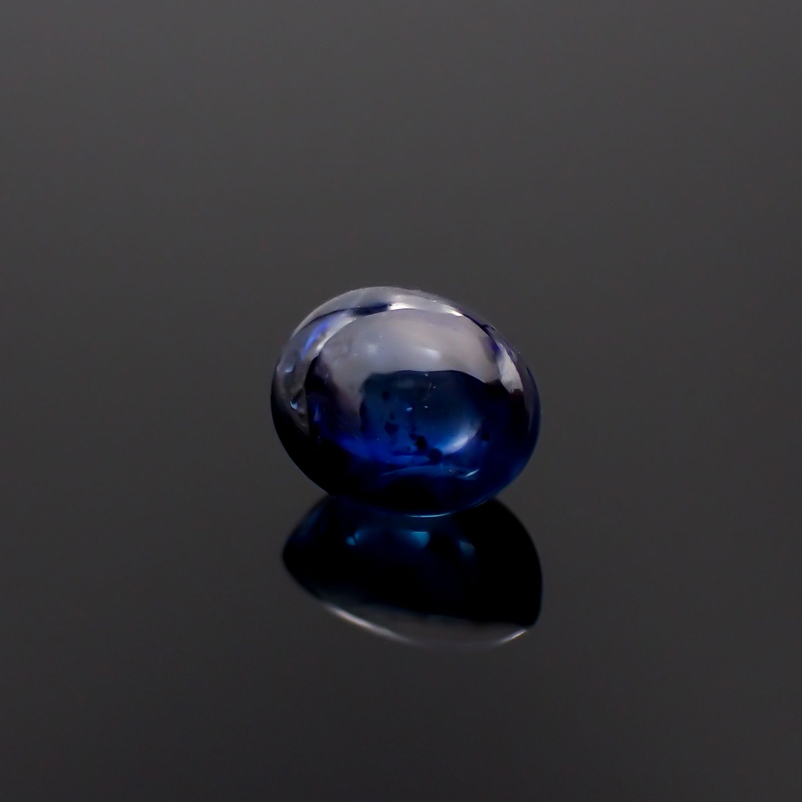 サファイア(宝石名ブルー・サファイア)スリランカ/マダガスカル産 0.96ct 識別済[230923438]5.7x4.4mm前後