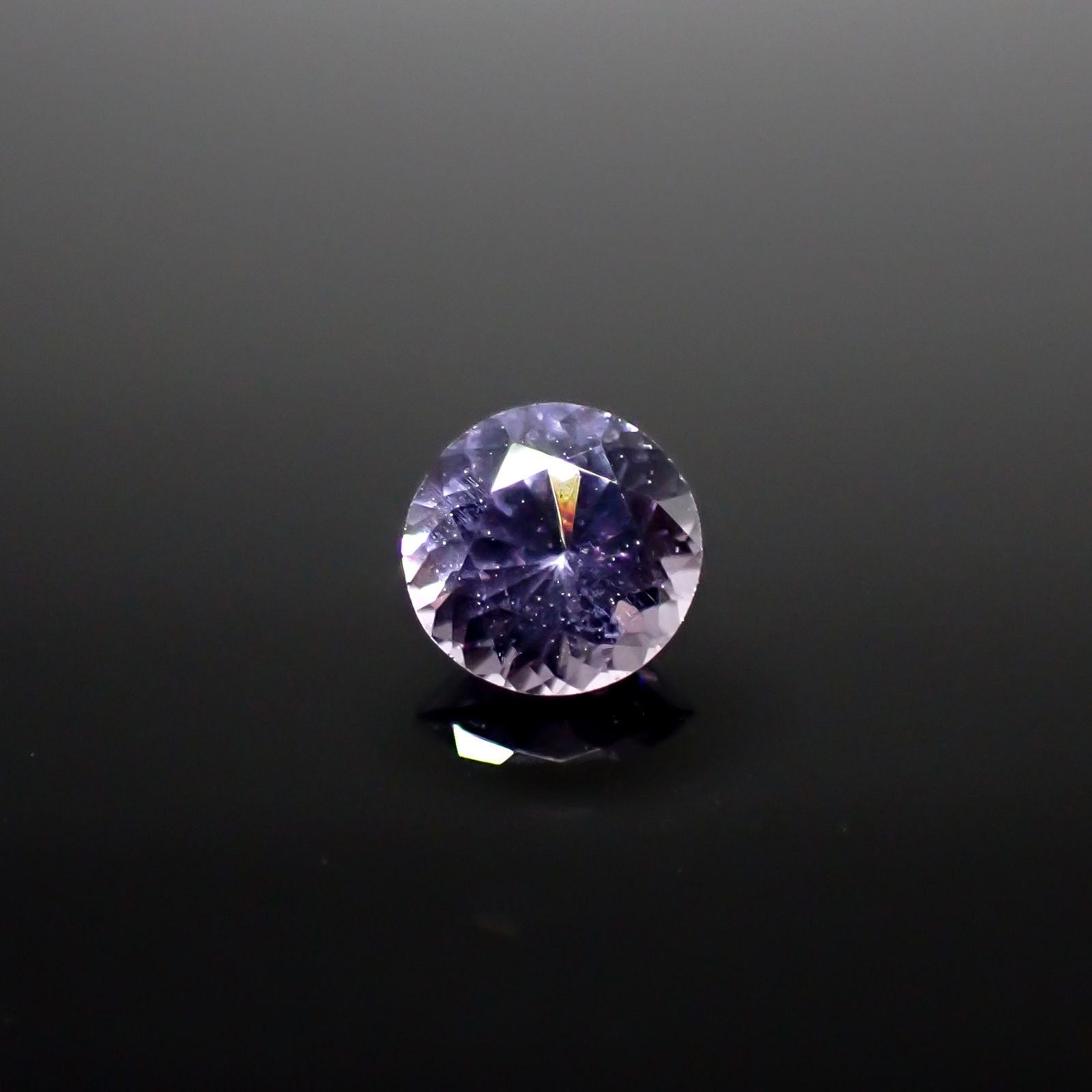 バイオレットスピネル(宝石名スピネル)ビルマ/マダガスカル産 0.38ct 識別済[241029271]4.4x4.4mm前後