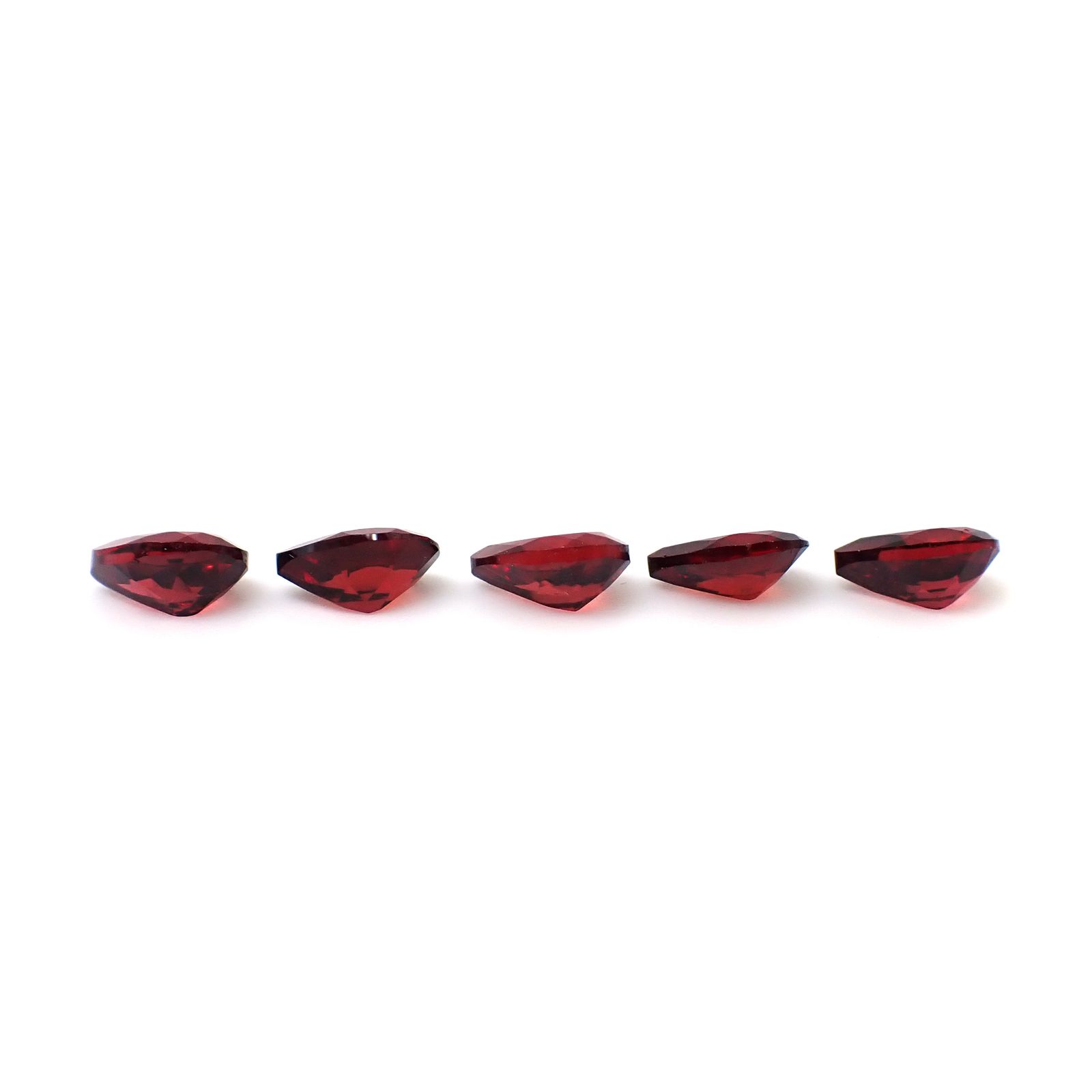 ◇ランダムセレクト◇パイラルスパイトガーネット モザンビーク産 約0.80ct / 7.1x5mm前後 [260532222]
