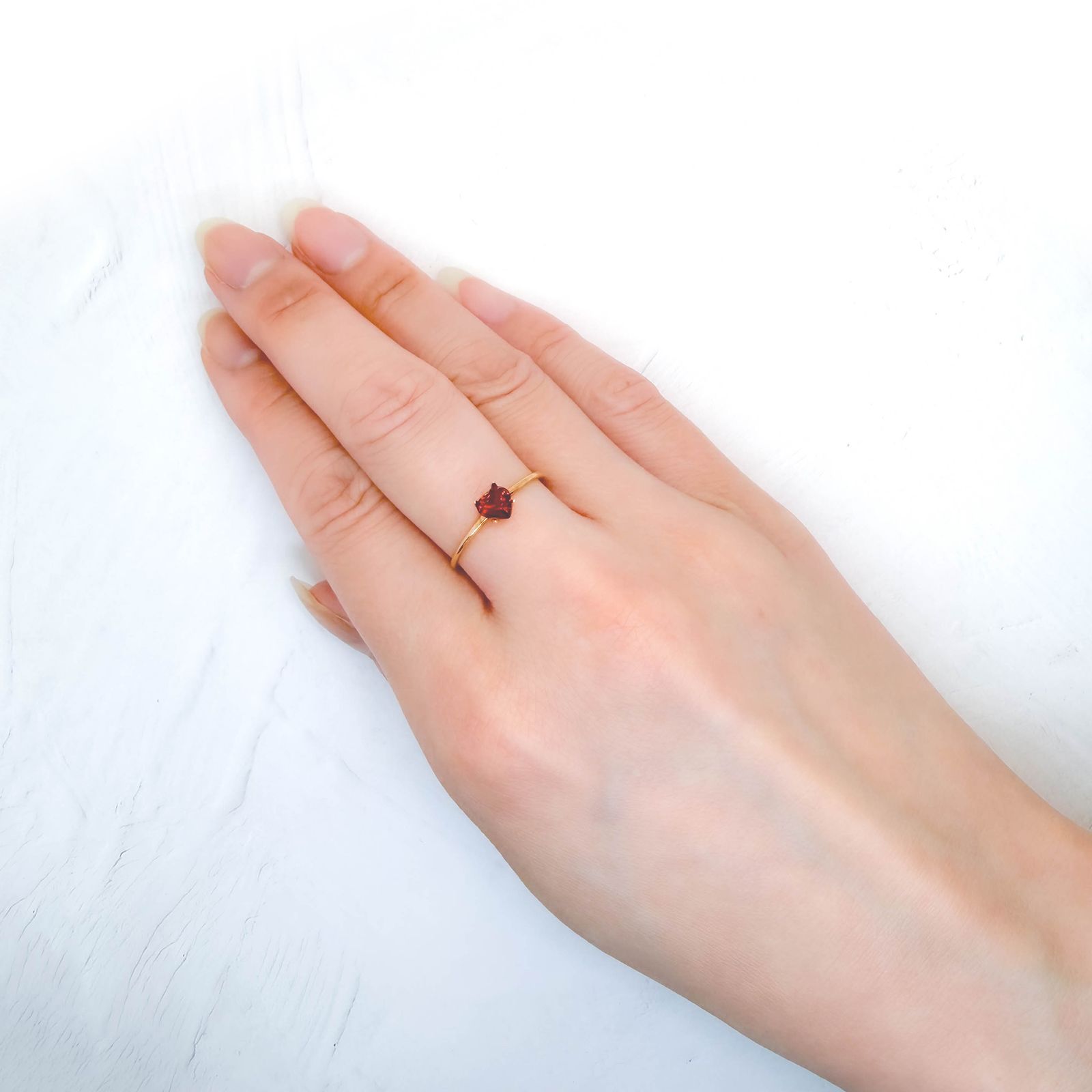 ◇ランダムセレクト◇パイロープアルマンディンガーネット モザンビーク産 約0.65ct / 5.1x5.1mm前後 [260532212]