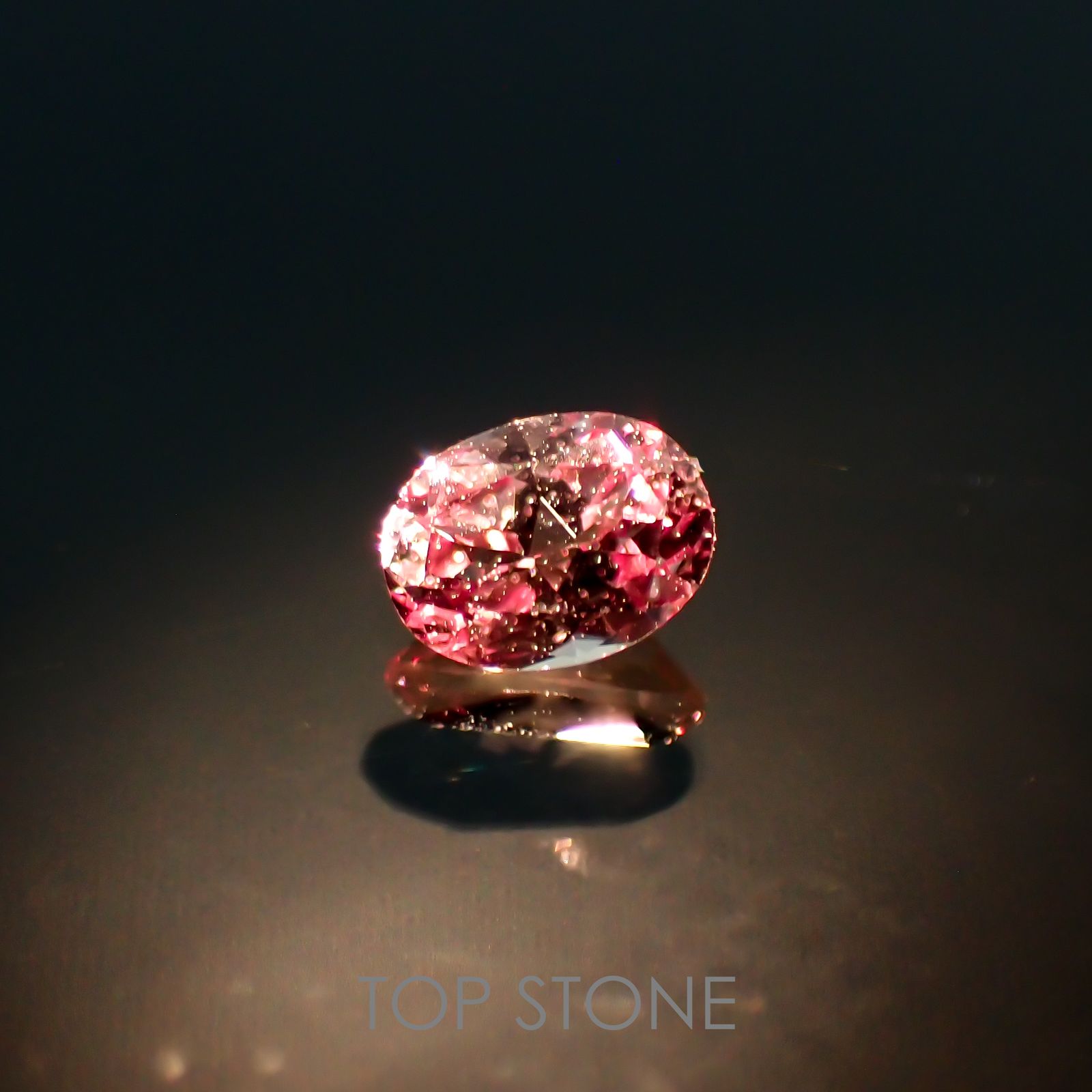 カラーシフトマラヤガーネット(宝石名ガーネット)タンザニア産 0.21ct 識別済[220515839]3.9x2.9mm前後