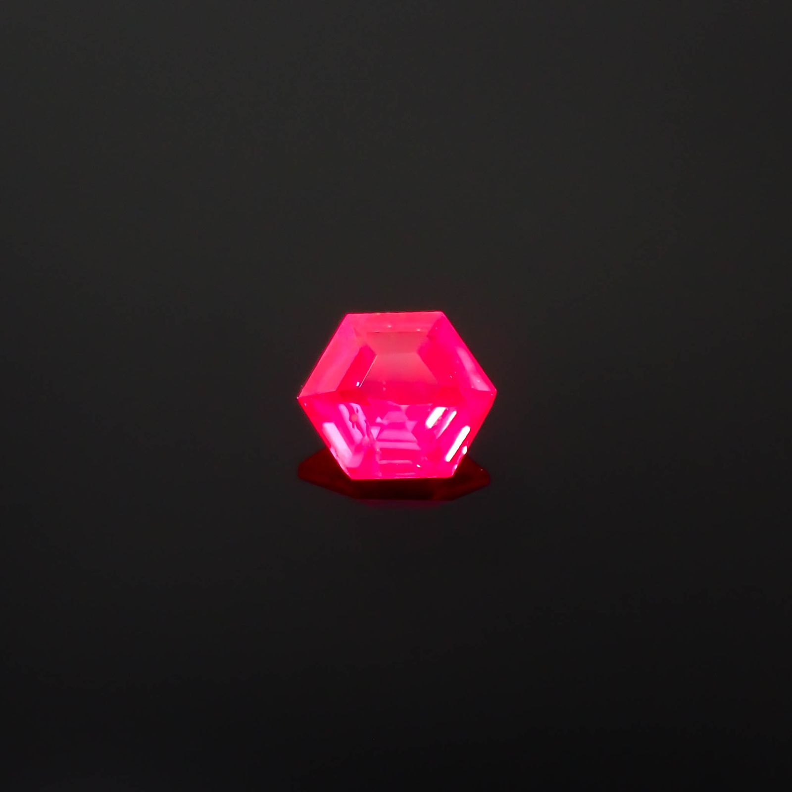 ◇ヘキサゴンカット◇ルビー 非加熱 モザンビーク産 0.13ct[240427104]3x3mm前後