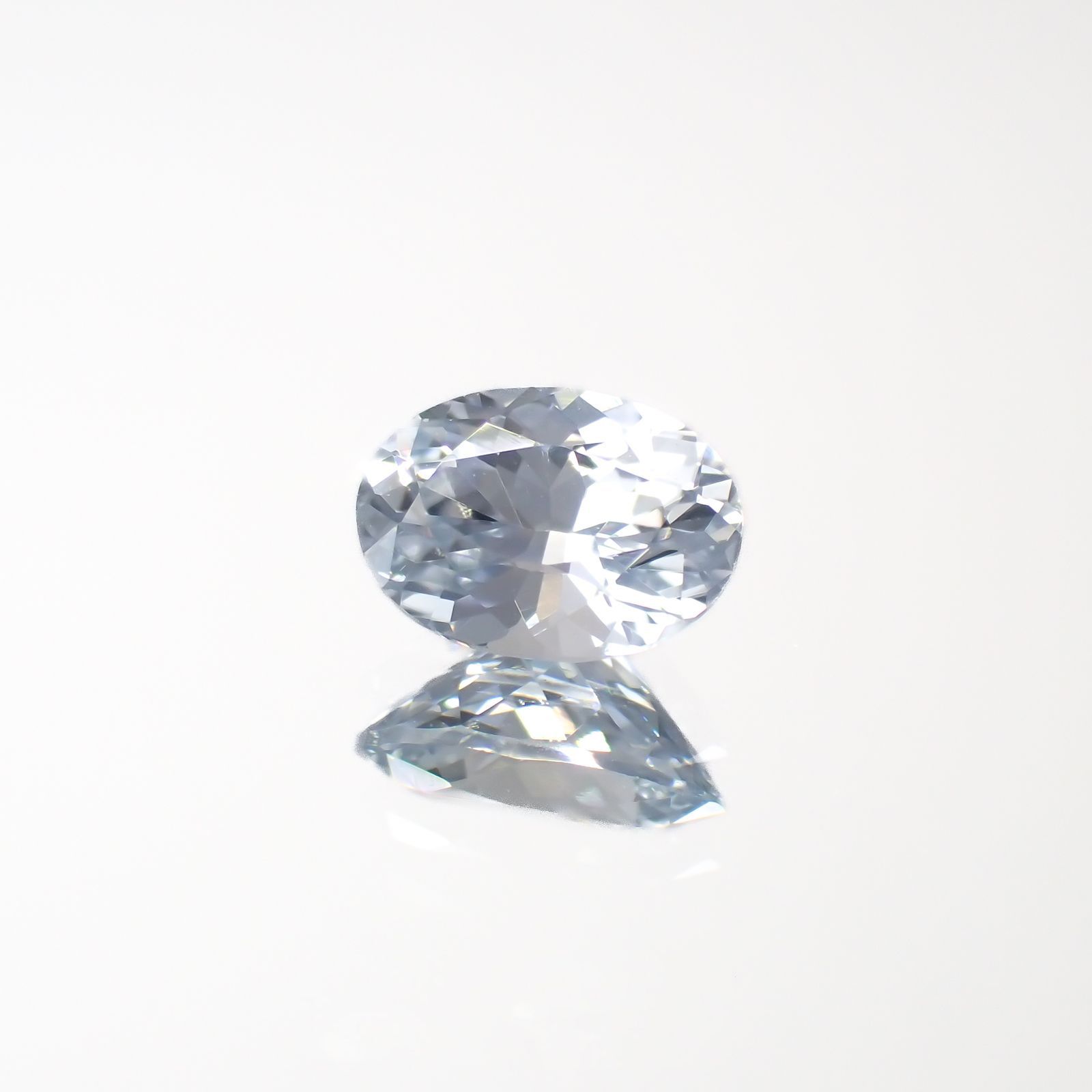 アイスブルーサファイア(宝石名サファイア)スリランカ/マダガスカル産 0.49ct 識別済[220918074]5.5x3.9mm前後