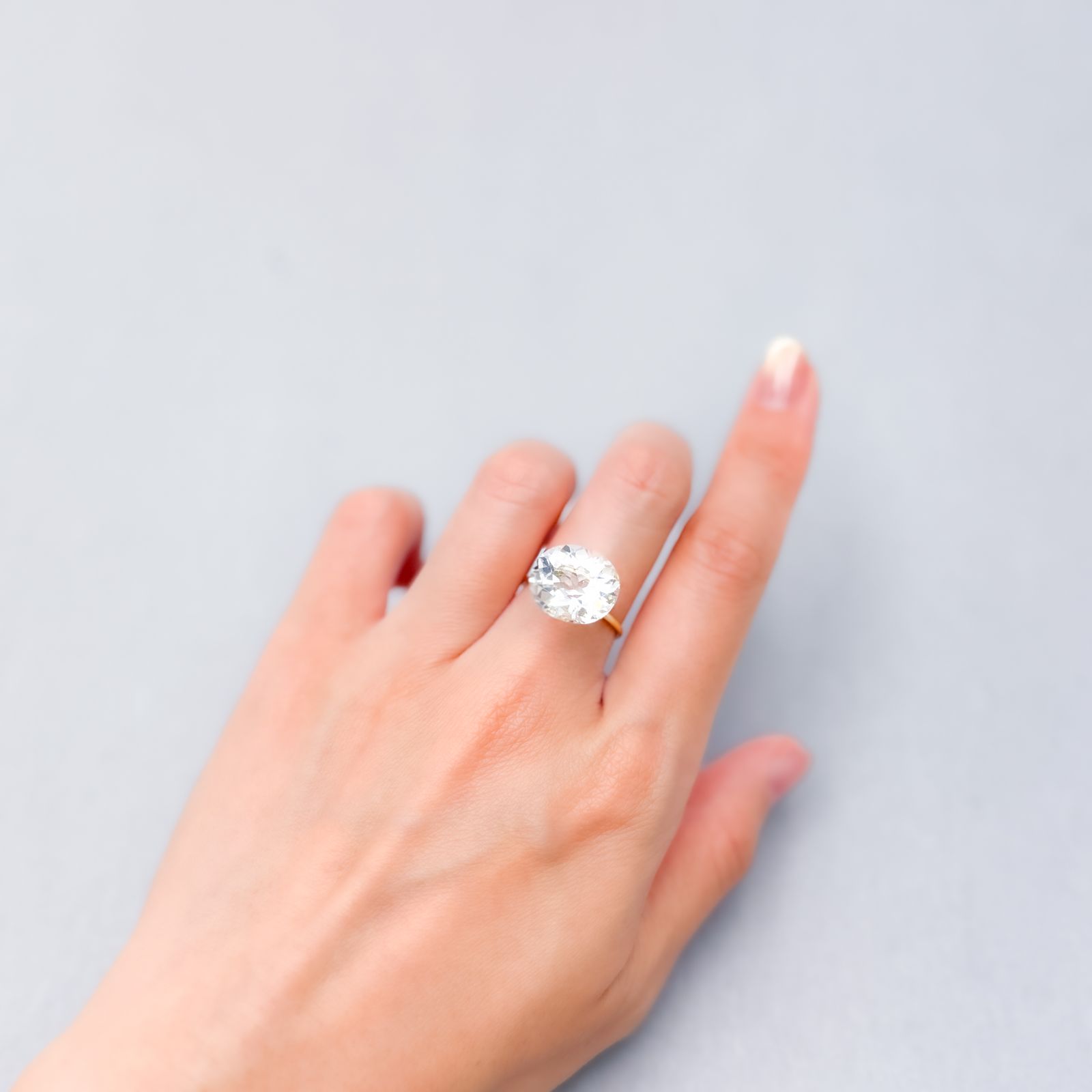 オーソクレース(宝石名ホワイト・オーソクレース)マダガスカル産 6.849ct ソ付(彩珠)[250530413]13.8x12.1mm前後