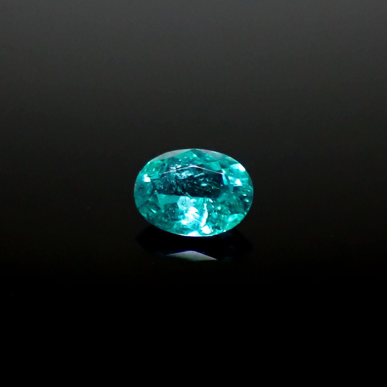 パライバトルマリン ブラジル・パライバ州バターリャ鉱山産 0.15ct [241229545]4x3mm前後