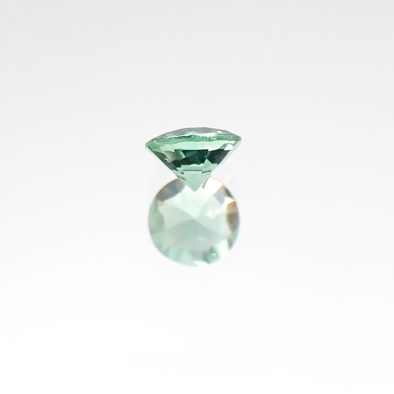 パライバトルマリン(宝石名トルマリン/別名パライバ・トルマリン) ブラジル・パライバ州バターリャ鉱山産 0.099ct 識別済[20096270]3×3mm前後