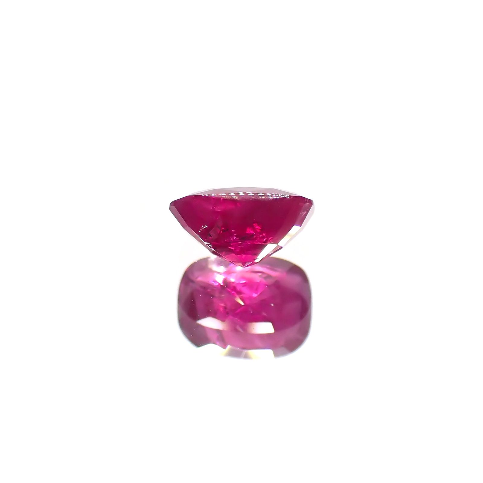 ルビー 非加熱(宝石名ルビー) ミャンマー産 GIA鑑付 1.07ct / 6.7x5.1mm前後 [20073766]