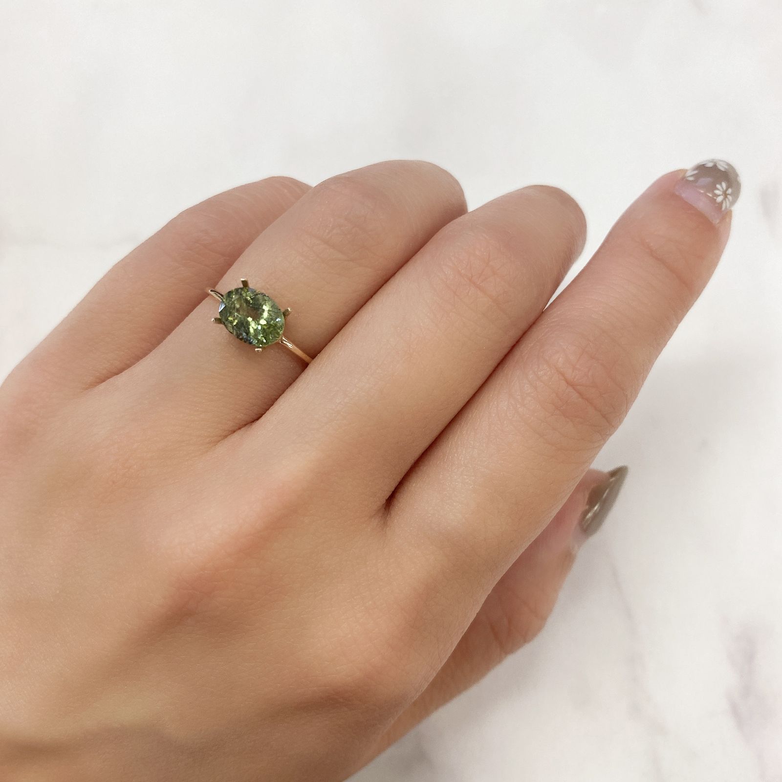 ルドウィジャイトインペリドット パキスタン産 ルース 1.36ct[210913494]7.9×6.1mm前後