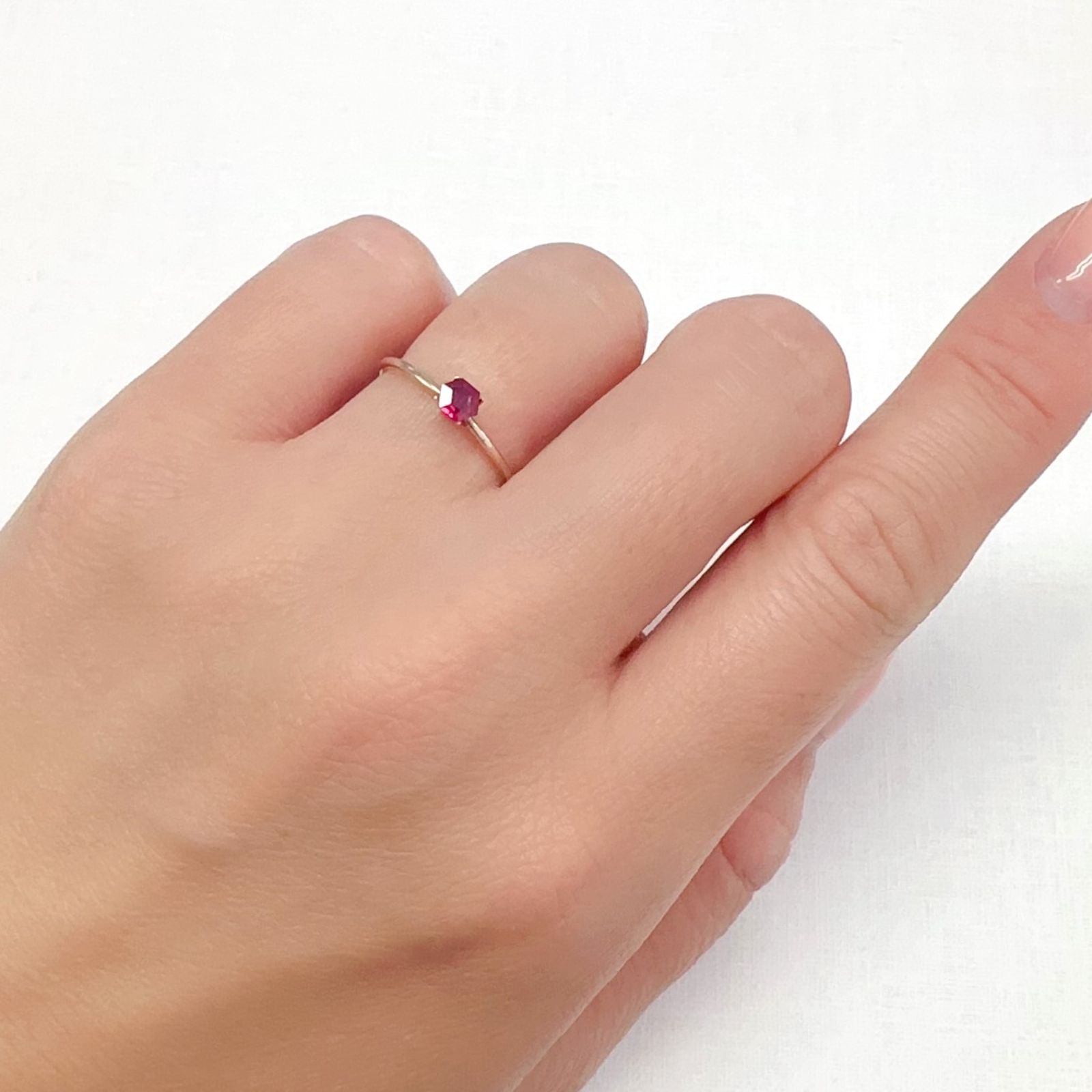 ◇ヘキサゴンカット◇ルビー 非加熱 モザンビーク産 0.20ct[240427110]3.5x3.5mm前後