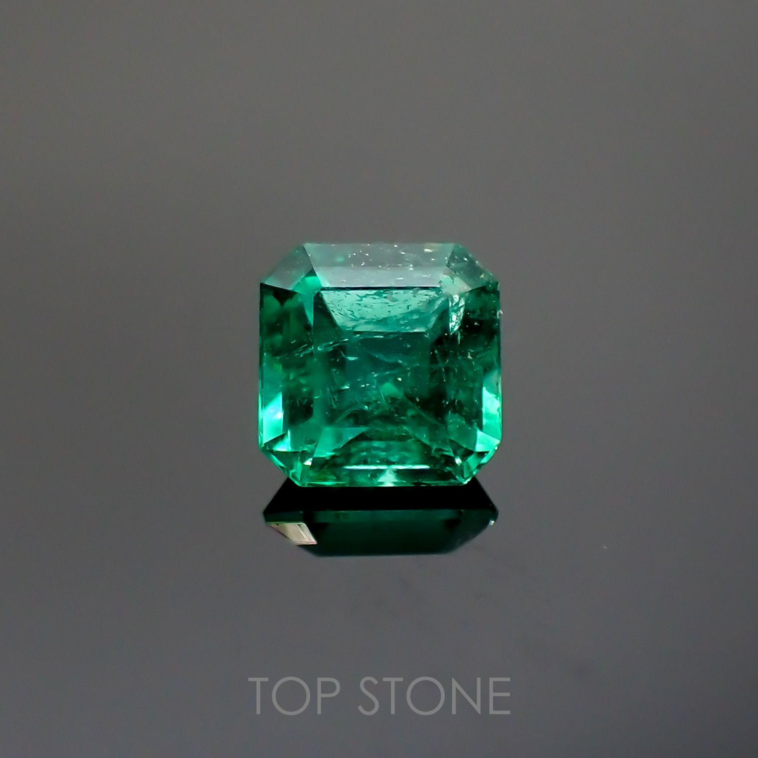 エメラルド(宝石名エメラルド) コロンビア産 0.22ct 識別済[20042274]3.8×3.8mm前後