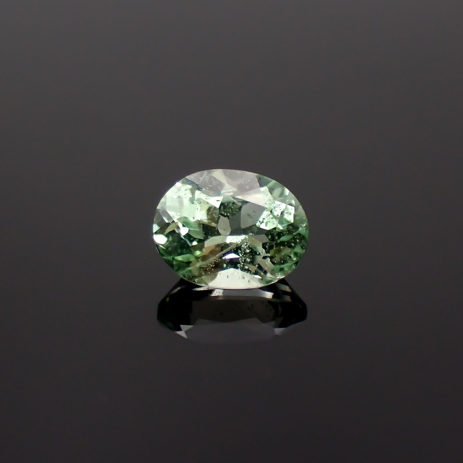 バナジウムコーネルピン(宝石名コーネルピン)タンザニア・タンガ州産 識別済 0.55ct / 5.6x4.3mm前後 [230521916]