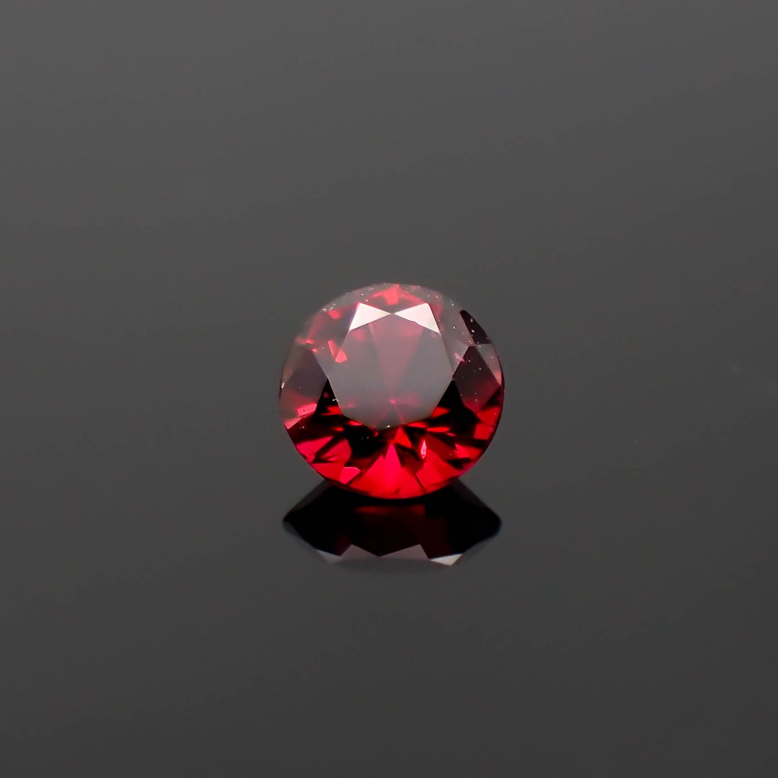 レッドスピネル ビルマ産 0.21ct[230722609]3.6x3.6mm前後