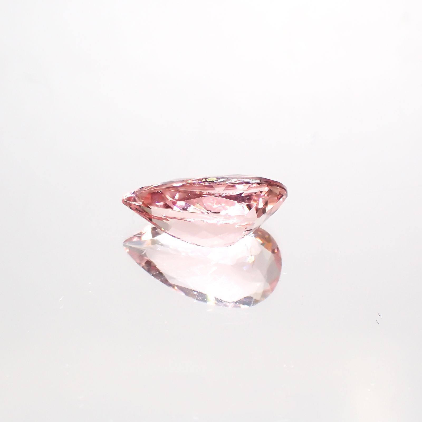 モルガナイト(宝石名モルガナイト)ナイジェリア産 3.375ct ソ付(彩珠)[220114246]14.3x7.8mm前後