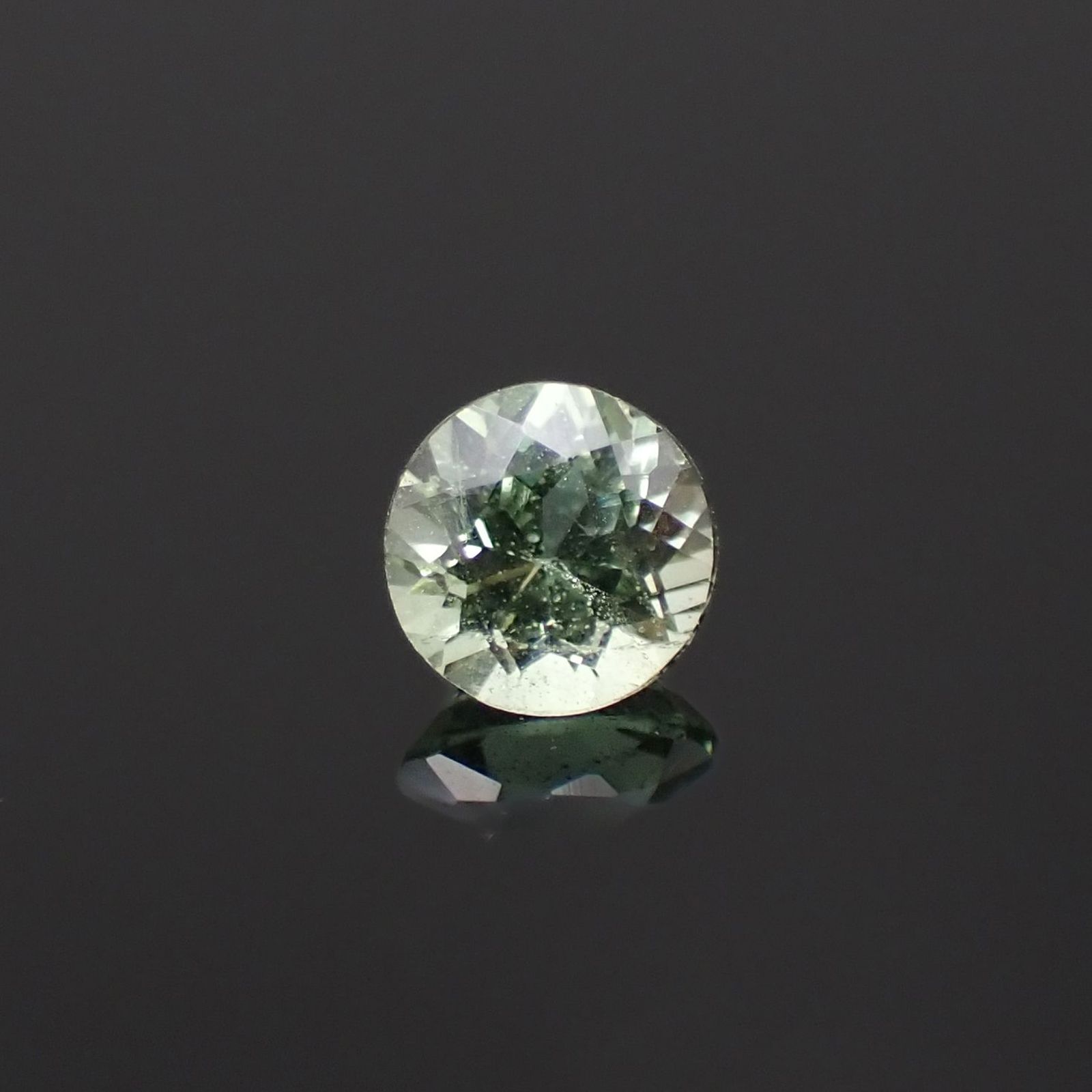 バナジウムコーネルピン(宝石名コーネルピン)タンザニア・タンガ州産 識別済 0.36ct / 4.3x4.3mm前後 [230320930]