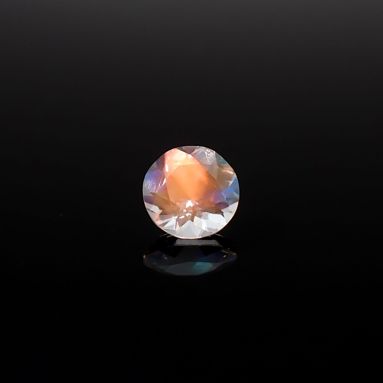 レインボームーンストーン マダガスカル産 1.26ct / 7.5x7.4mm前後 [260632387]