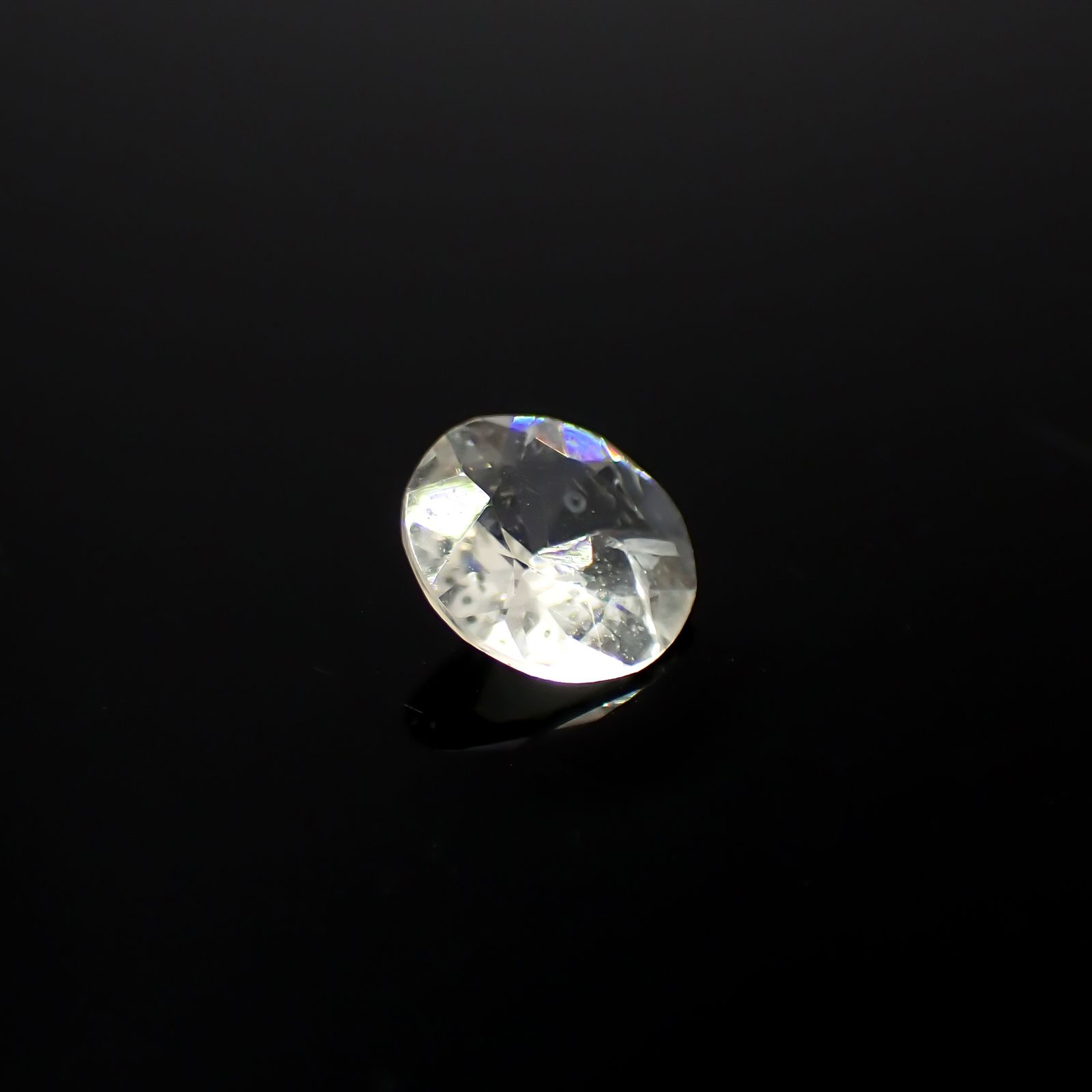 リューサイト 遊色効果あり(宝石名リューサイト)イタリア産 0.44ct 識別済[240628411]6x6mm前後