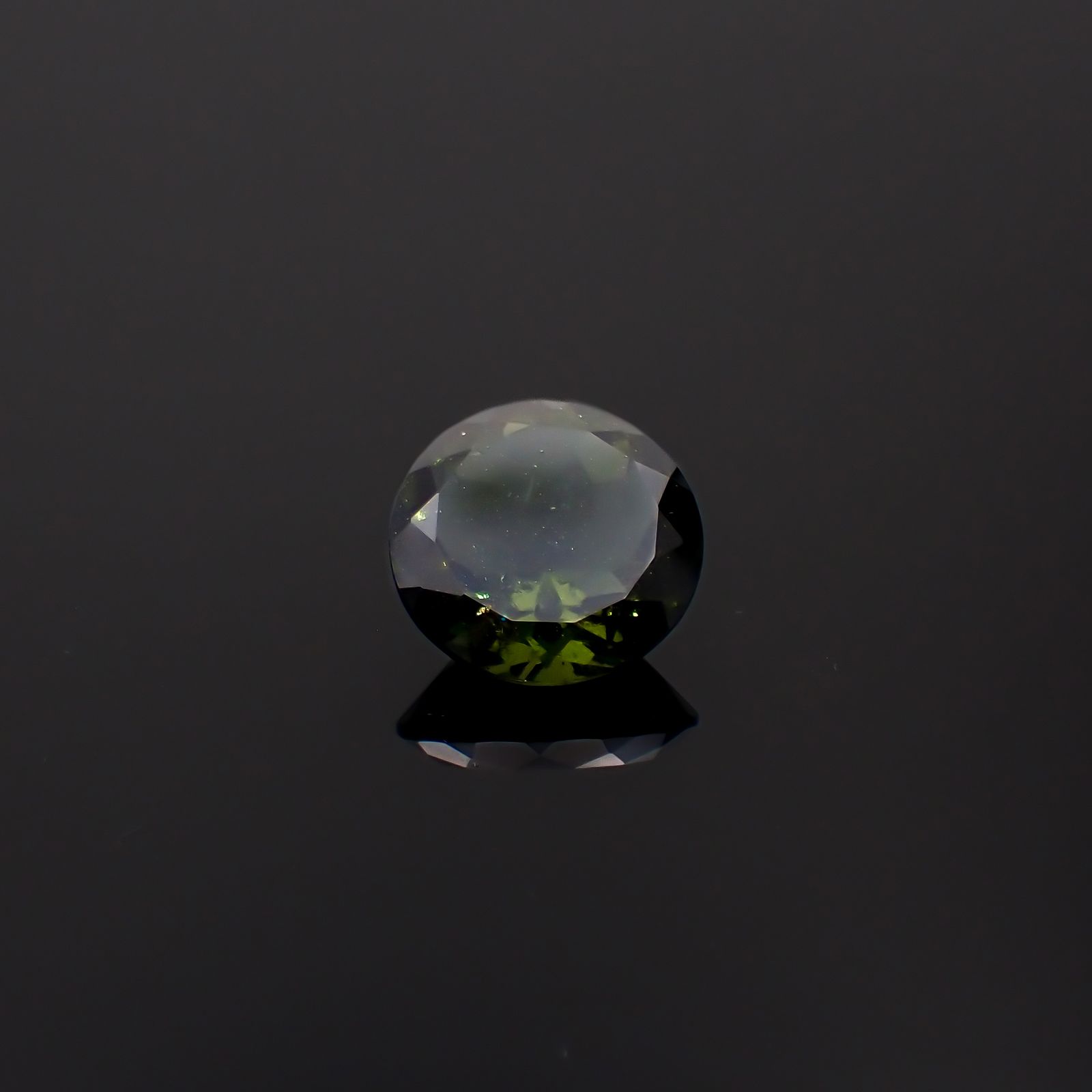 モルダバイト(宝石名モルダバイト)発見地：旧チェコスロバキア 5.60ct 識別済[231224828]12.9x12.9mm前後