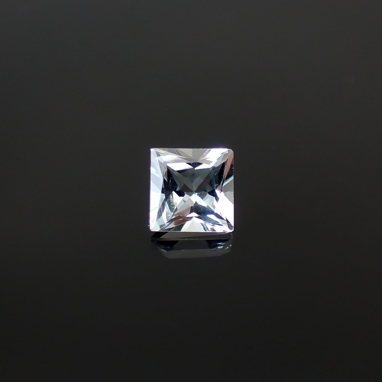 ◇プリンセスカット◇アクアマリン モザンビーク産 1.55ct [250530330]7x7mm前後
