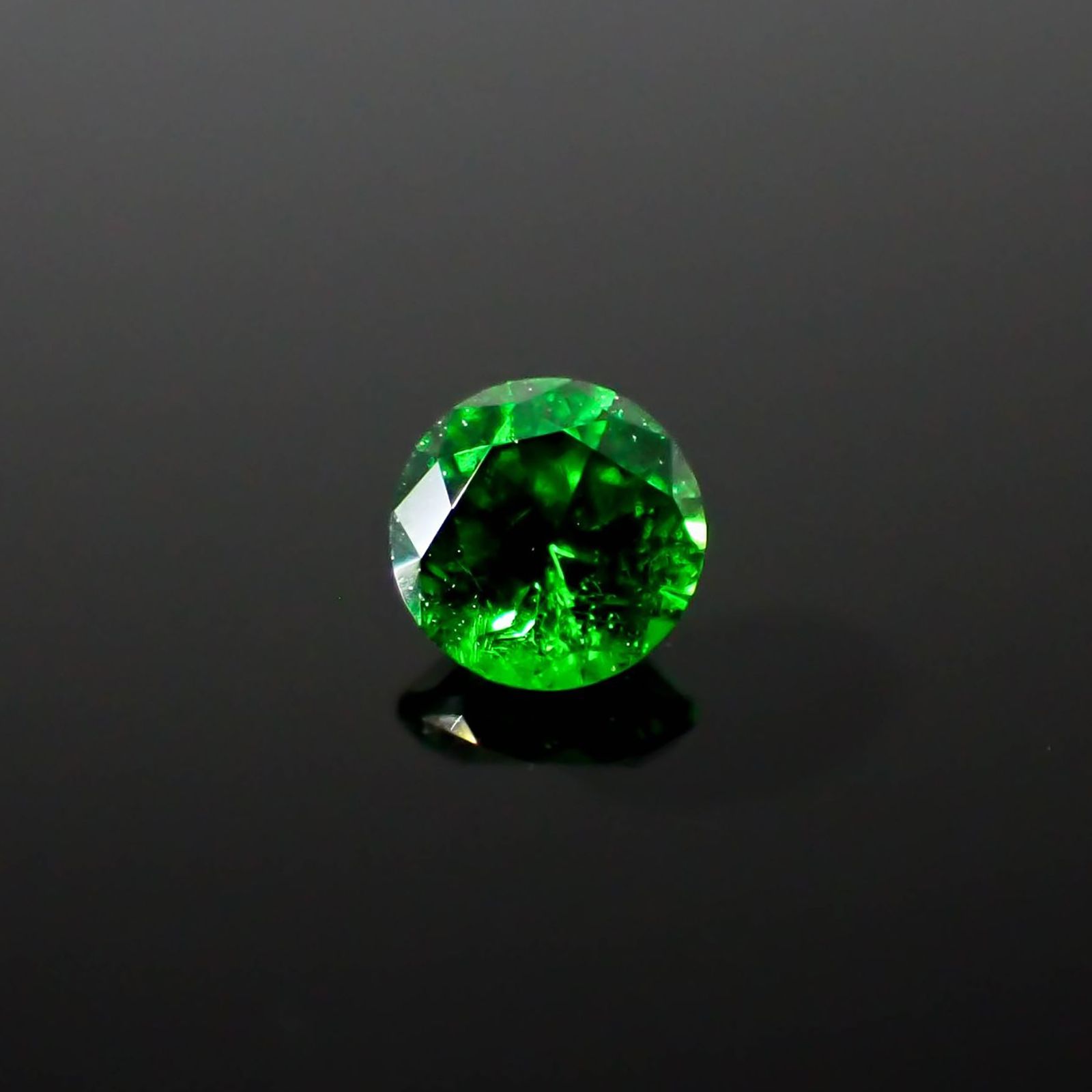 デマントイドガーネット ロシア産 0.17ct / 3.2x3.2mm前後 [240628273]