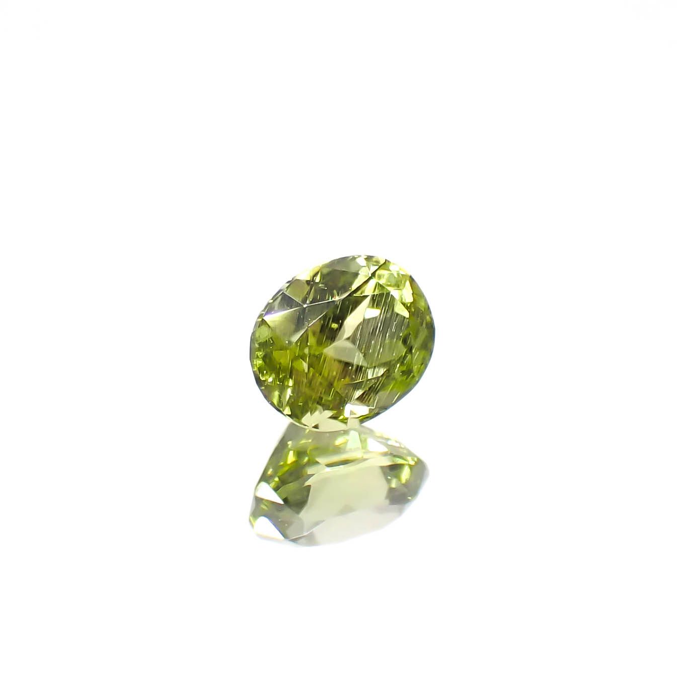 パラサイティックペリドット 採取地：インドネシア・ジェパラ 0.36ct [250730744]4.5x3.6mm前後