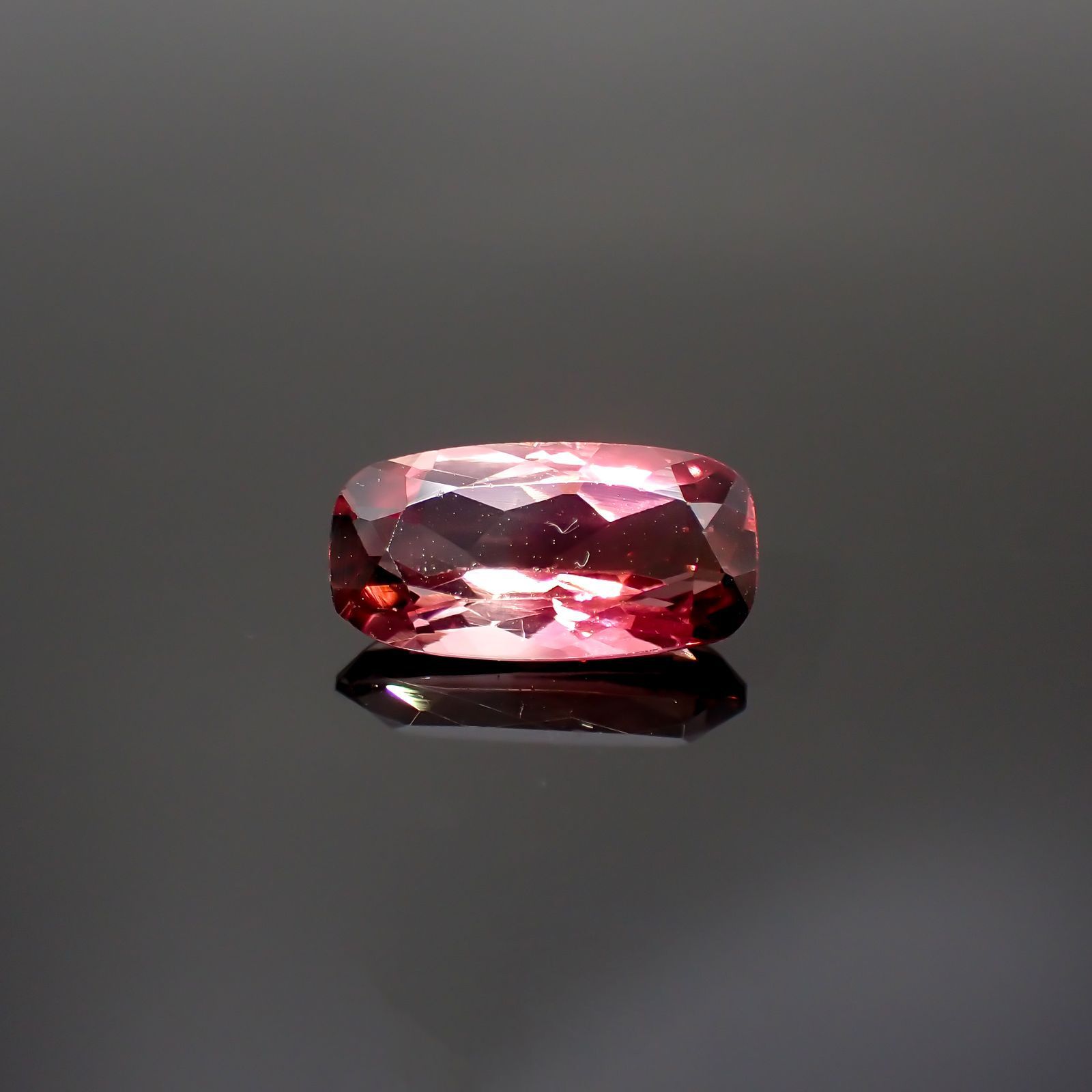 バイカラートルマリン(宝石名トルマリン)コンゴ産 1.99ct 識別済[250114991]11.2x5.8mm前後