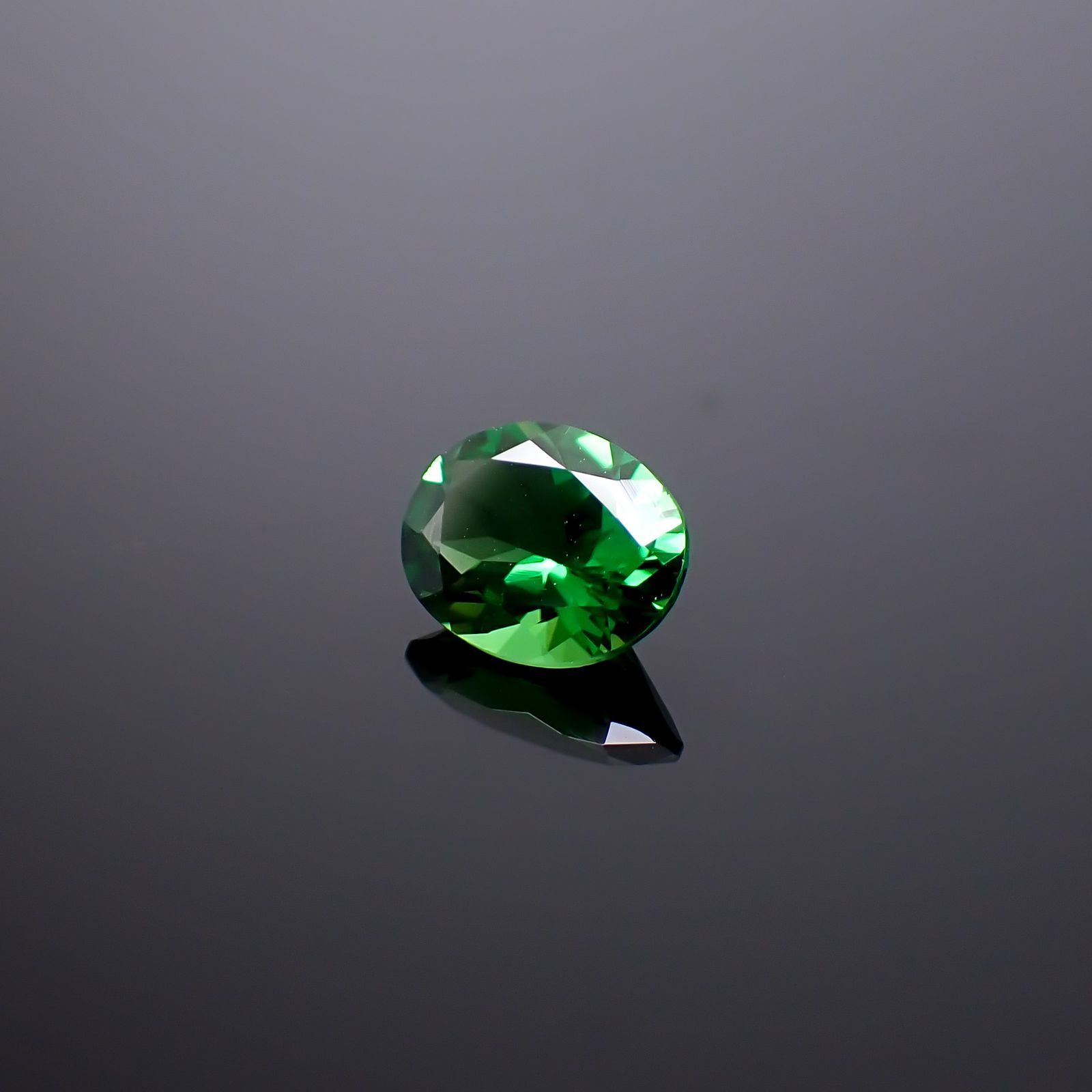 クロムトルマリン(宝石名クロム・トルマリン)タンザニア産 ソ付(彩珠) 1.433ct / 8.5x6.5mm前後 [260932607]