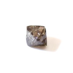 ソーヤブルダイヤモンド 原石 0.38ct[221018599]4.5x4.1mm前後