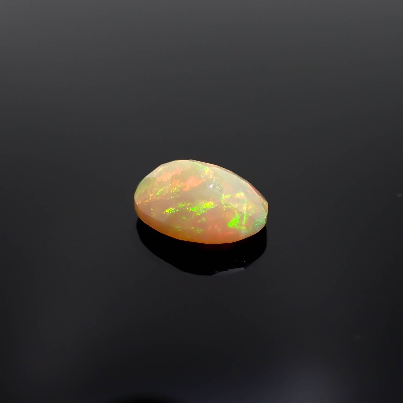 エチオピアオパール(宝石名オパール)エチオピア産 1.59ct 識別済[230521989]10.3x7.8mm前後
