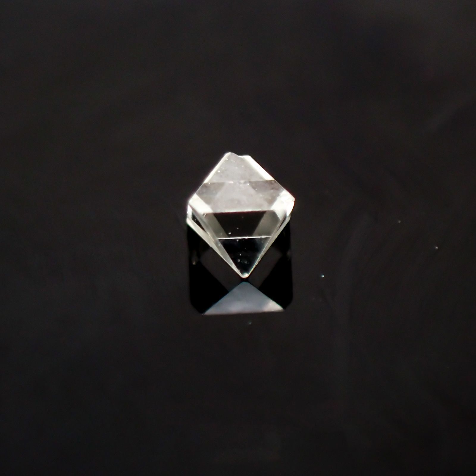 ソーヤブルダイヤモンド 原石 ロシア産 ルース 0.053ct[210410554]2.4×2.4mm前後