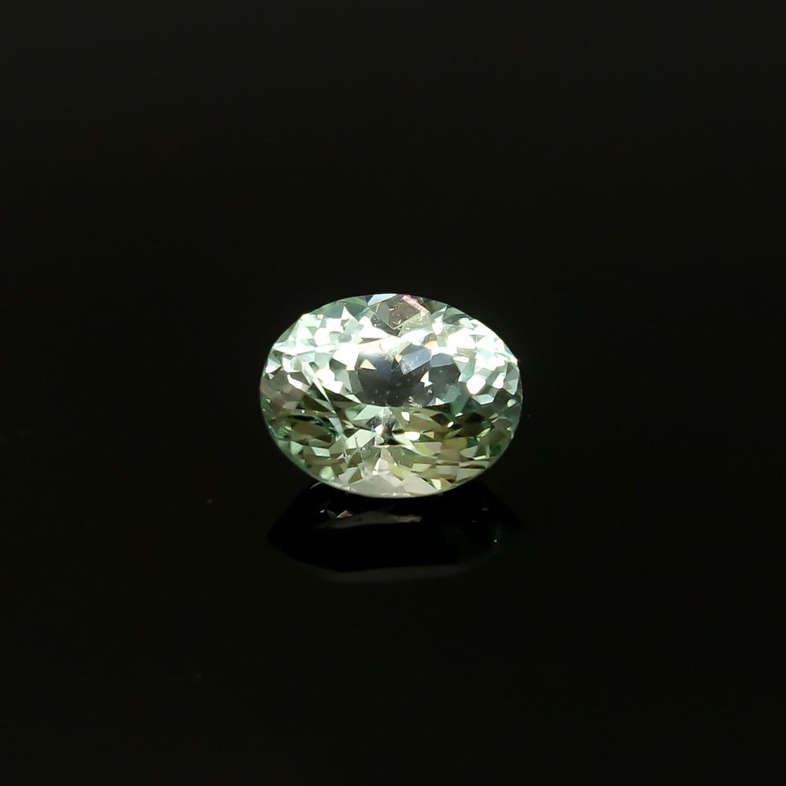 バナジウムコーネルピン(宝石名コーネルピン)タンザニア・タンガ州産 識別済 0.91ct / 6.6x5.2mm前後 [260815625]