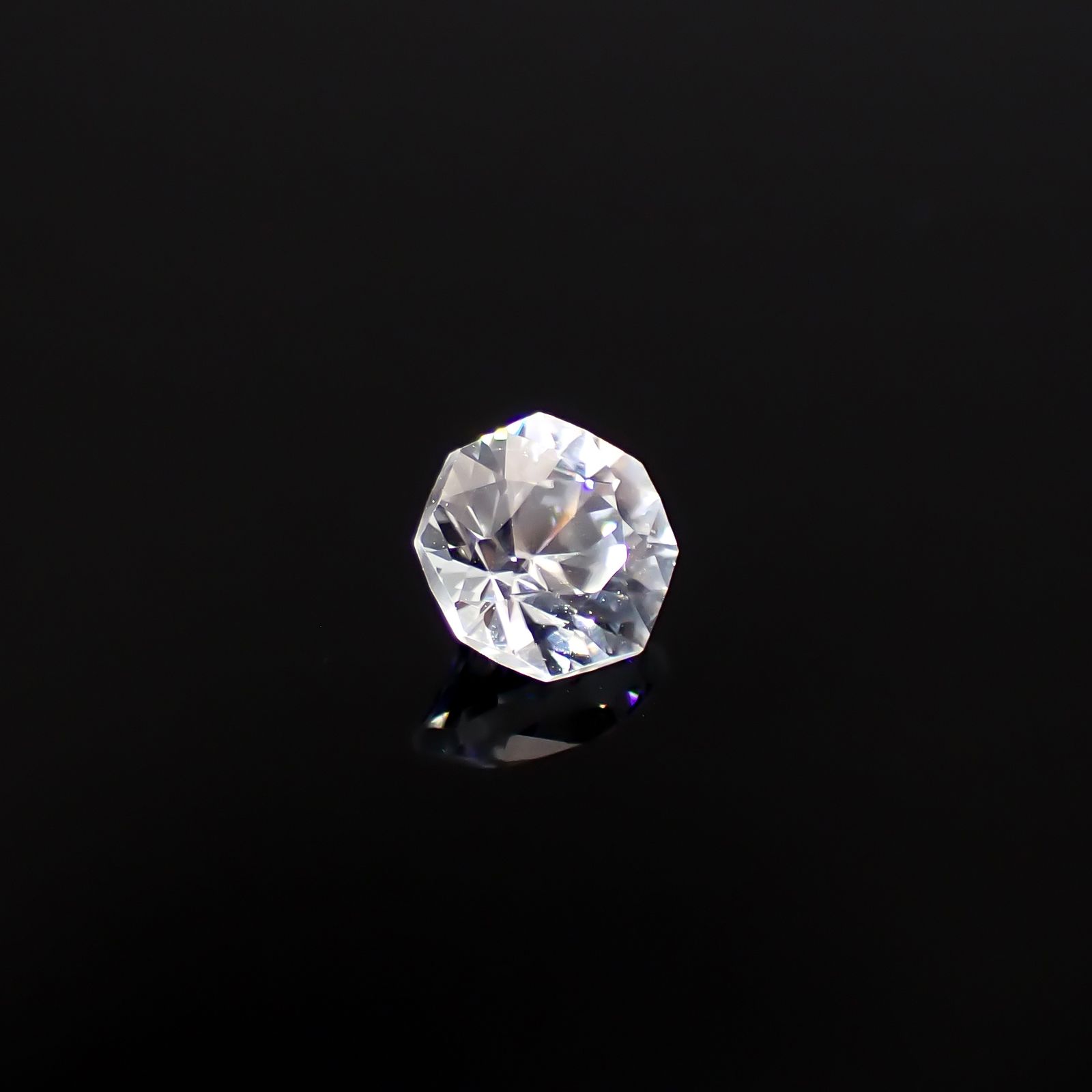 ◇オクタゴンカット◇カラーレスジルコン(宝石名ホワイト・ジルコン)スリランカ/カンボジア産 識別済 0.83ct / 5x4.9mm前後 [251231382]