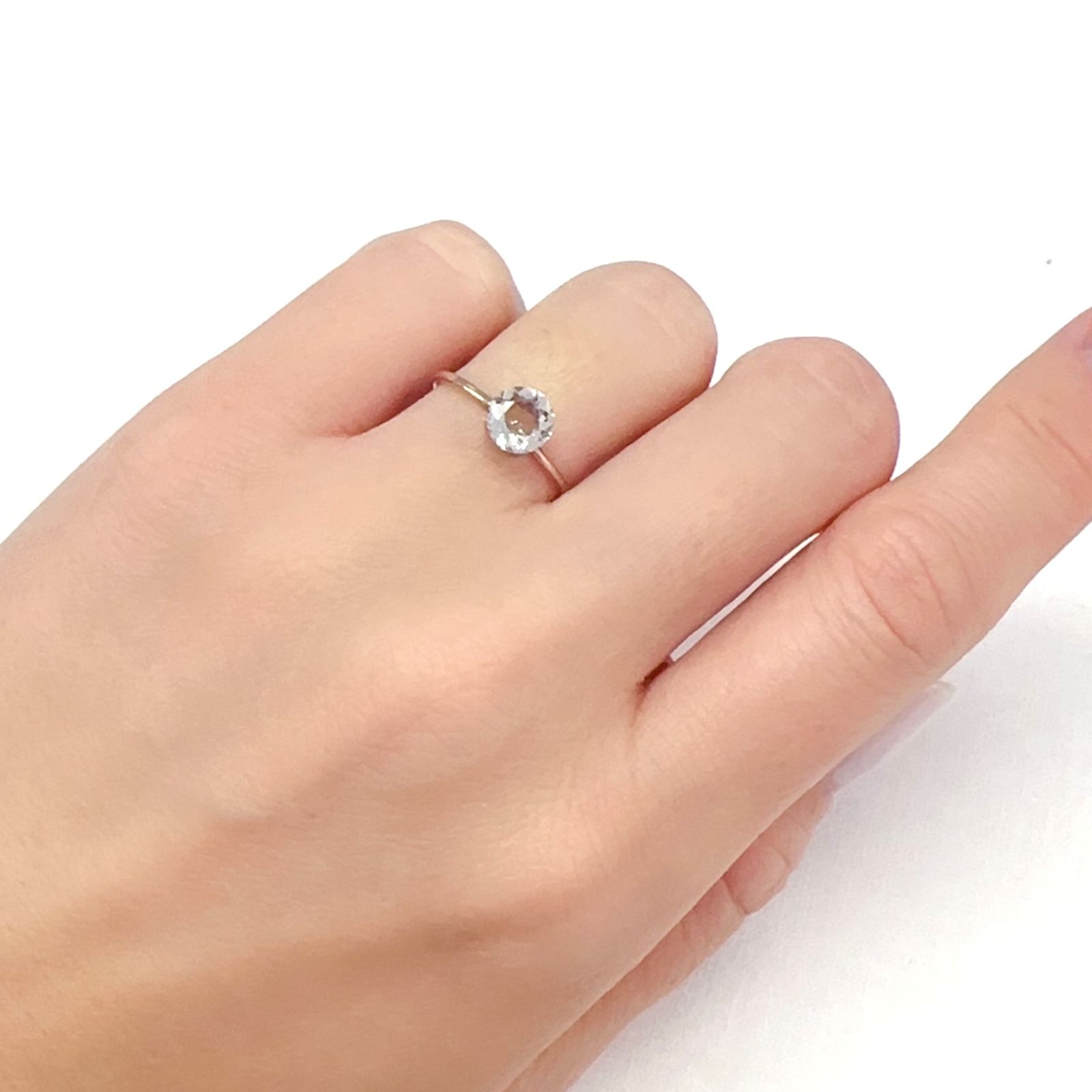 含バリウム・サニディン(宝石名サニディン)ドイツ産 0.62ct 識別済[231224967]6x6mm前後