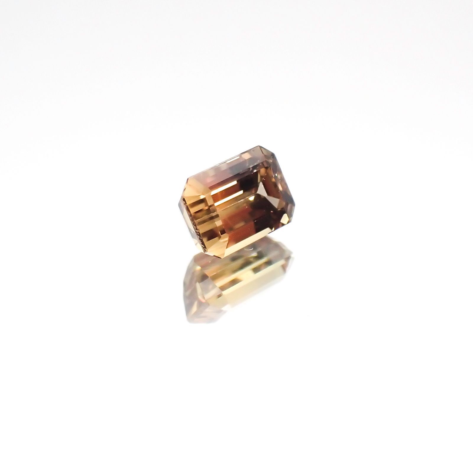 バイカラーサファイア(宝石名バイカラー・サファイア)タンザニア産 0.30ct 識別済[230622380]3.9x2.8mm前後