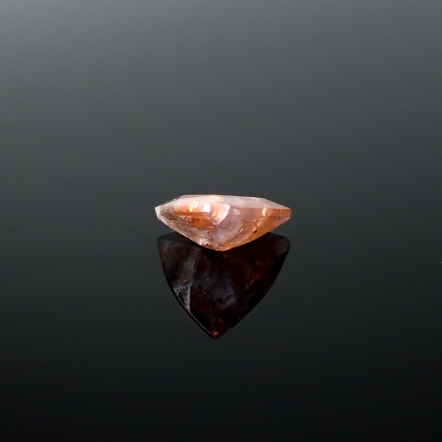 ブラッドショットアイオライト インド産 0.55ct[240125387]6.5x6.3mm前後