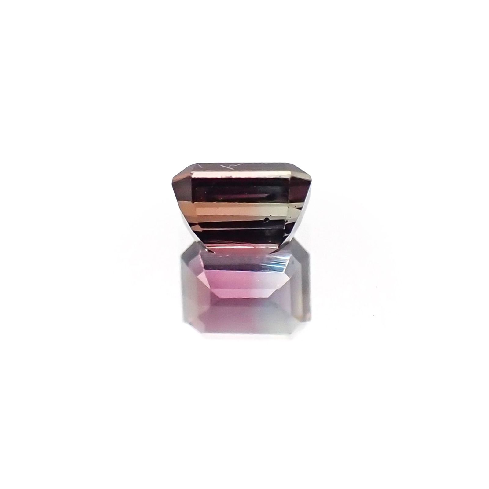 バイカラーサファイア(宝石名バイカラー・サファイア)タンザニア産 識別済 0.34ct / 3.8x3mm前後 [230622379]