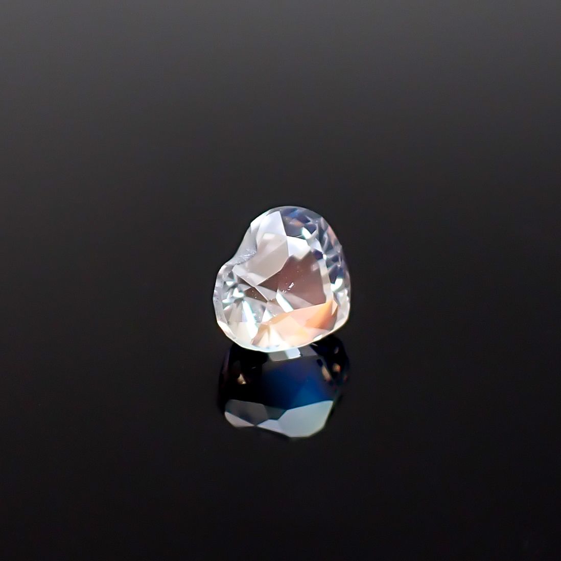 レインボームーンストーン マダガスカル産 0.58ct / 4.6x5.3mm前後 [260632379]