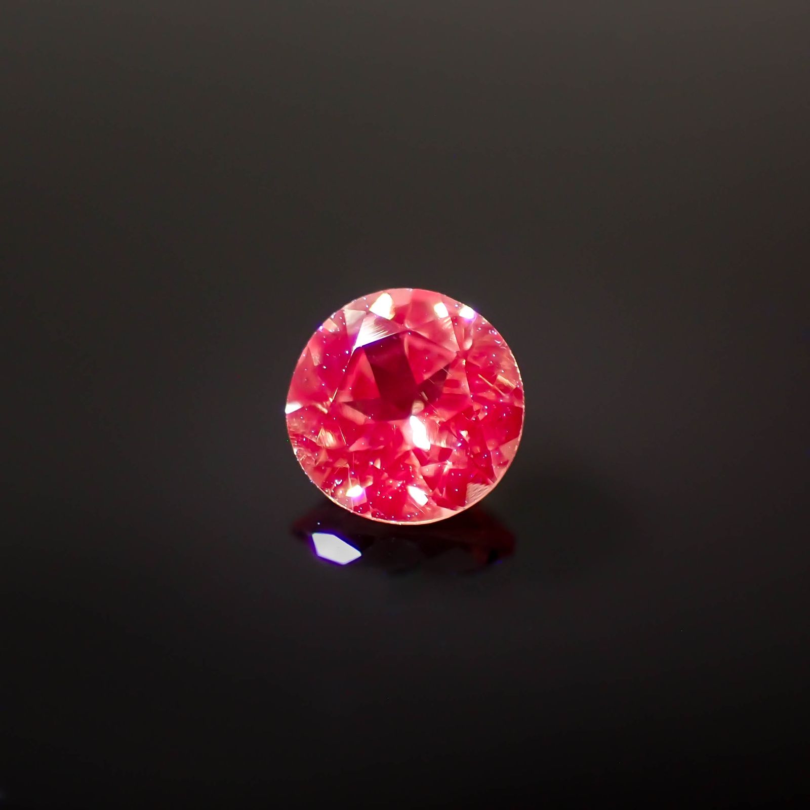 ドラゴンガーネット タンザニア産 0.51ct[230421461]4.6x4.6mm前後