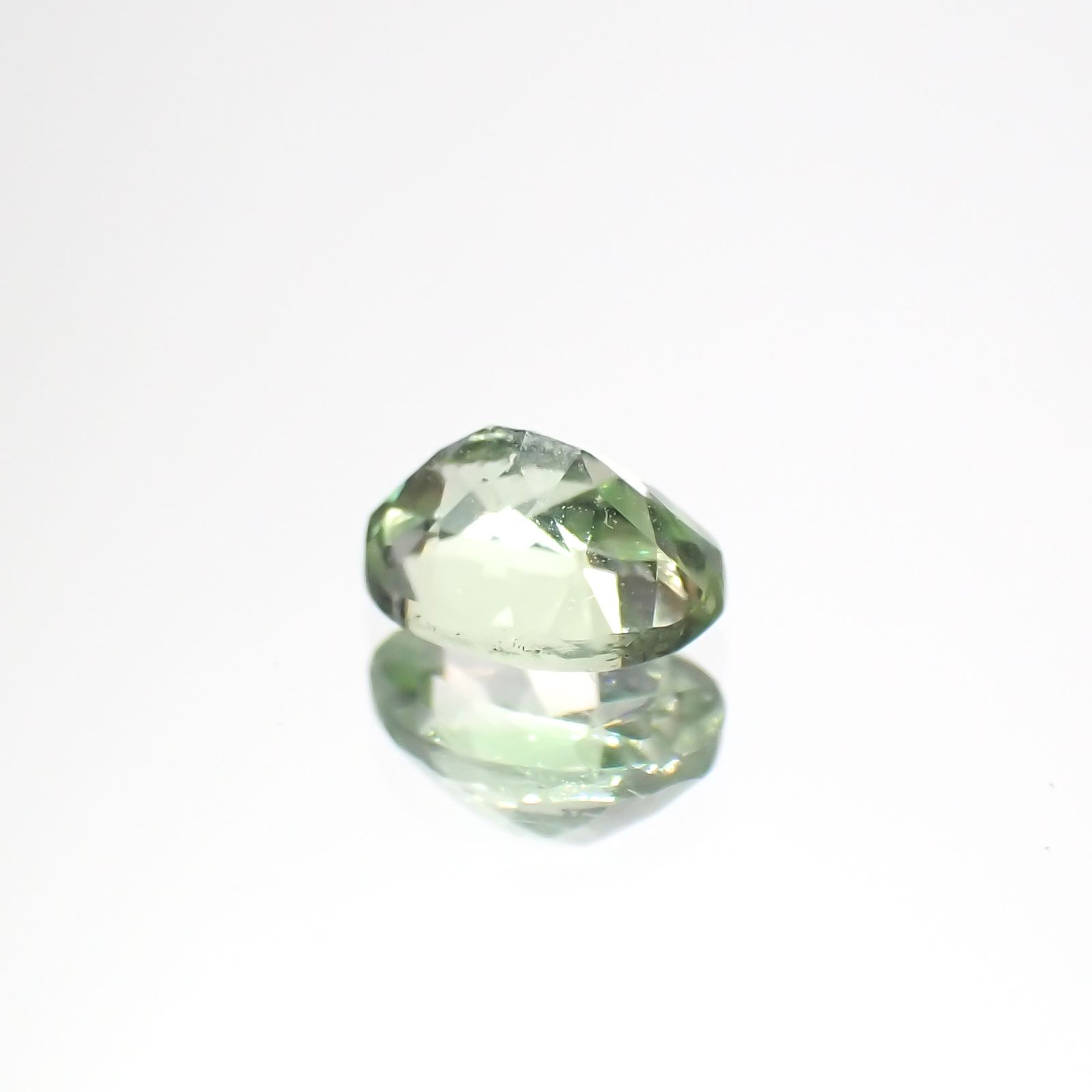 ミントガーネット タンザニア産 0.43ct[231023740]5.1x3.8mm前後