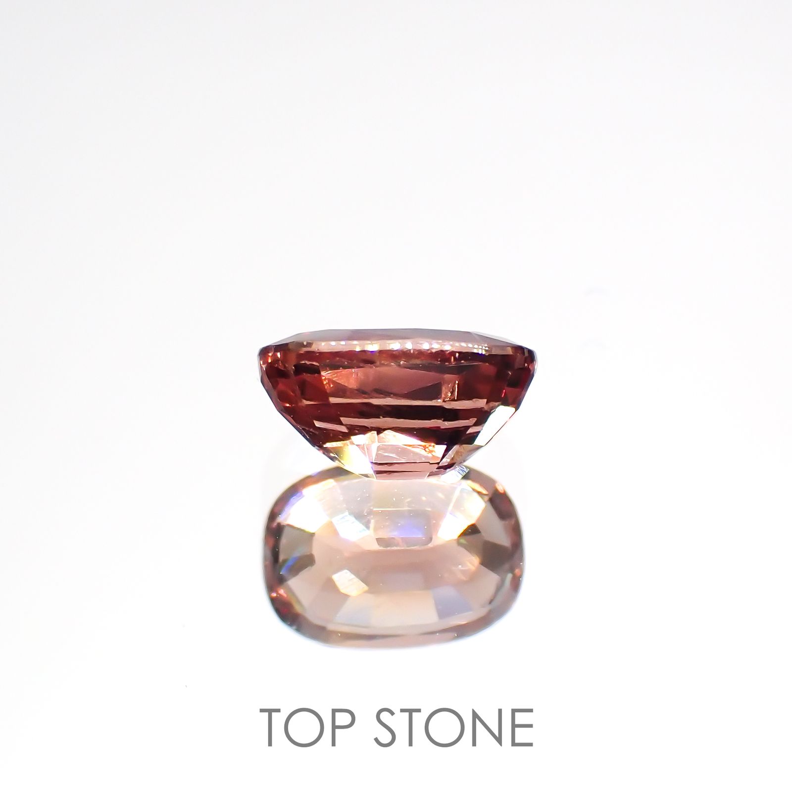 カラーシフトマラヤガーネット(宝石名ガーネット)タンザニア産 1.00ct 識別済[220115013]6.5x4.7mm前後