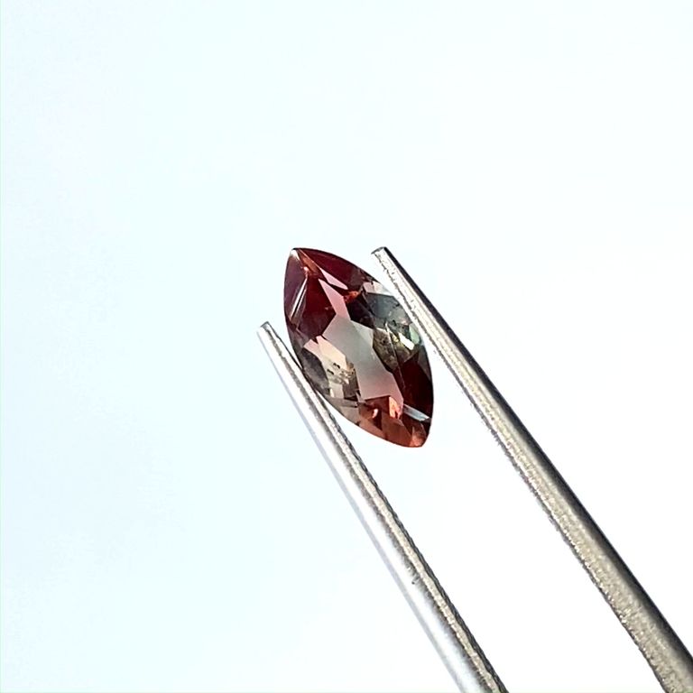バイカラーアンデシン(宝石名アンデシン)チベット産 0.77ct 識別済 