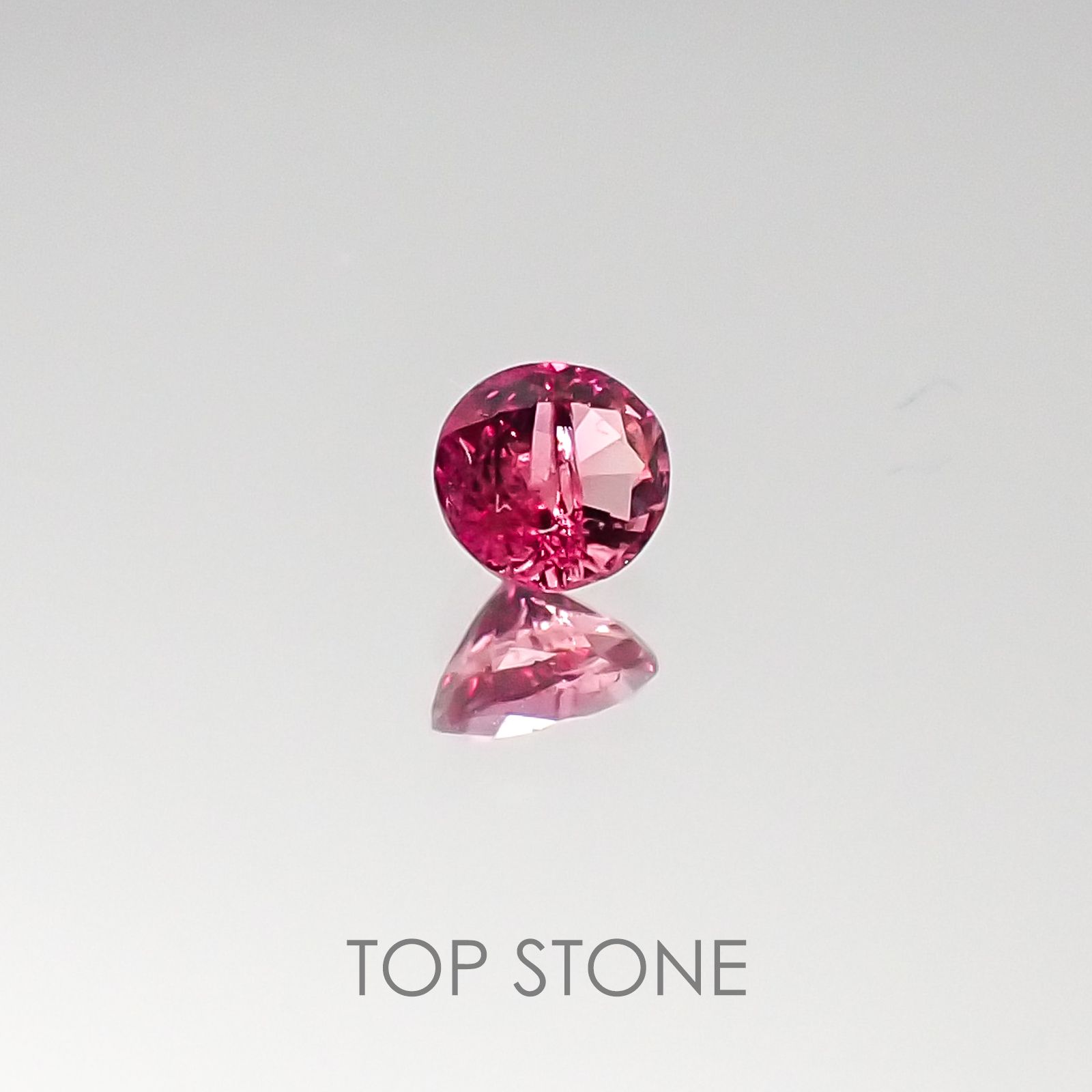 レッドベリル(宝石名レッド・ベリル) アメリカ・ユタ州産 0.085ct ソ付(彩珠)[20085221]2.9×2.7mm前後