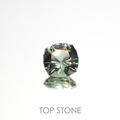 ◇カスタムカット◇バイカラーオレゴンサンストーン(宝石名ラブラドライト)アメリカ・オレゴン州産 2.80ct 識別済[220616271]9.3x9.3mm前後