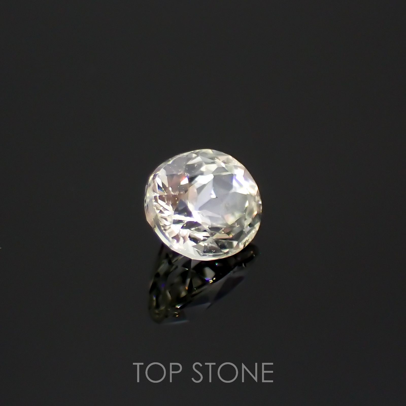 リューコガーネット(宝石名ホワイト グロッシュラー・ガーネット)ビルマ産 0.44ct 識別済[220616326]4.7x3.9mm前後