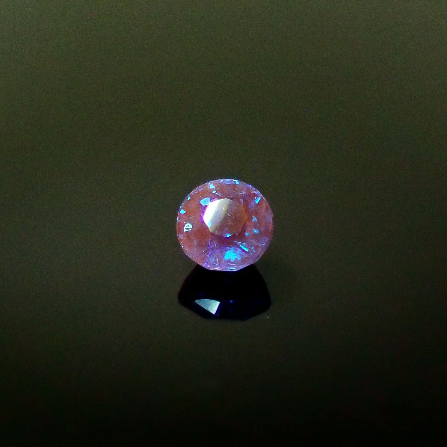 アウイナイト フルオレッセンス ドイツ産 0.20ct / 3.5x3.5mm前後 [260131499]