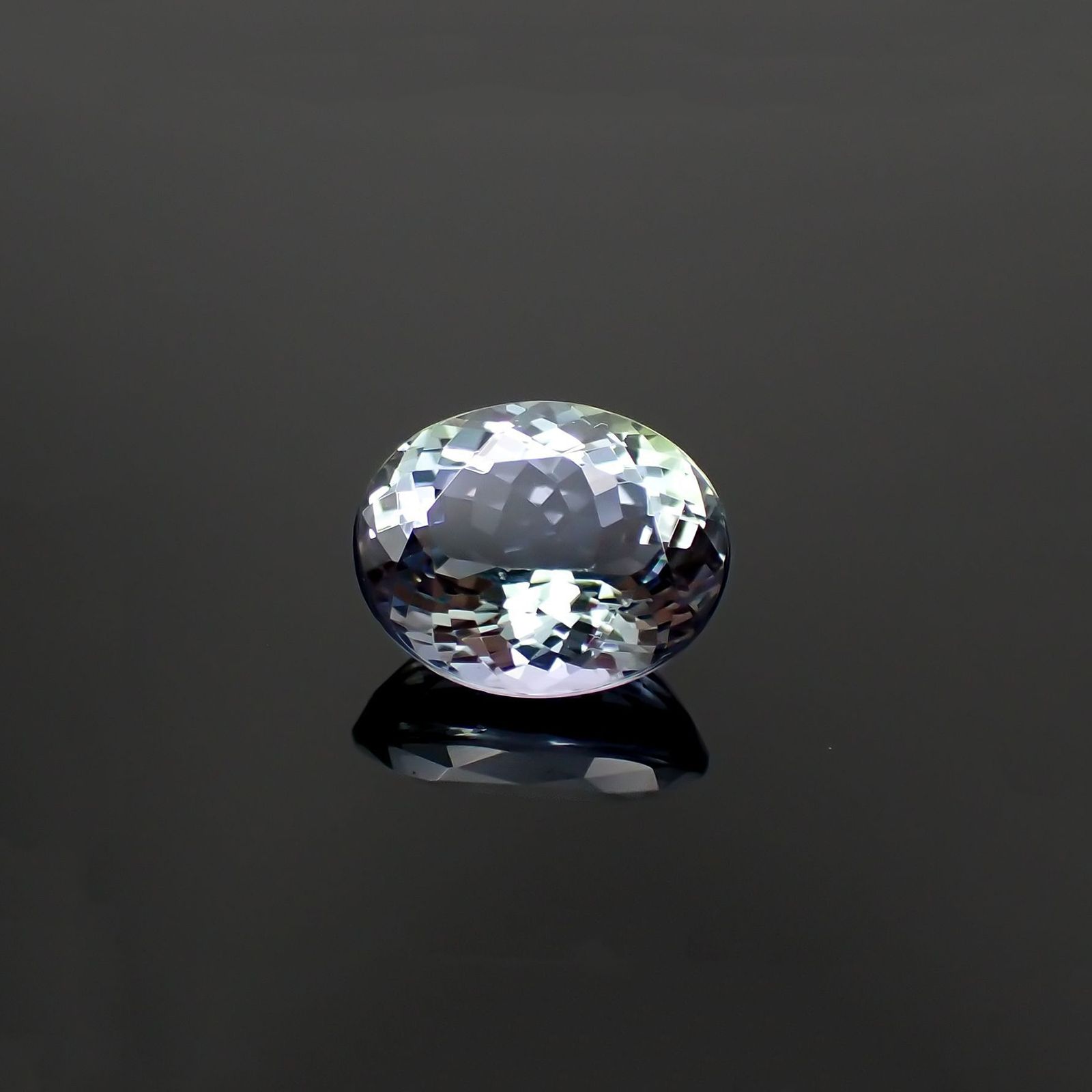 バイカラータンザナイト(宝石名ゾイサイト)タンザニア産 識別済 3.18ct / 10x8.1mm前後 [221119003]