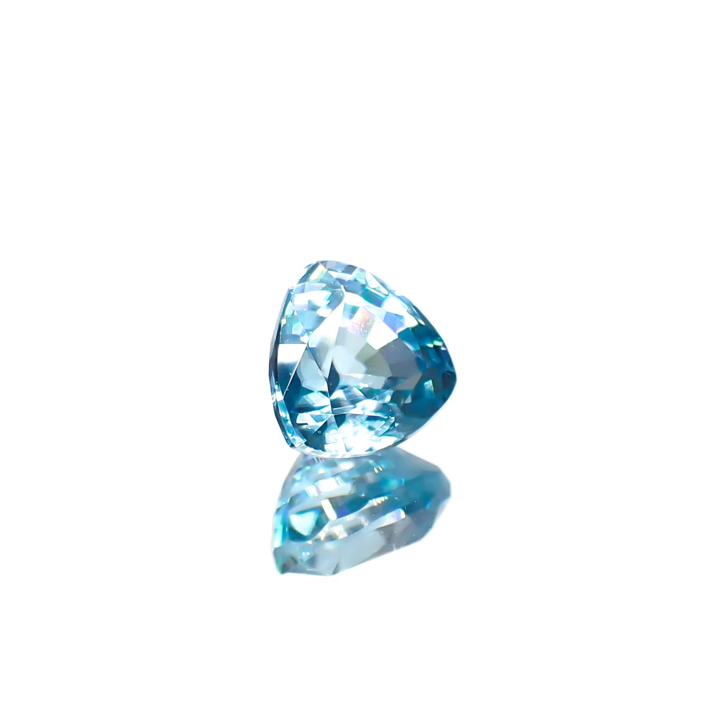 ブルージルコン カンボジア産 0.88ct[240728507]5.1x5mm前後