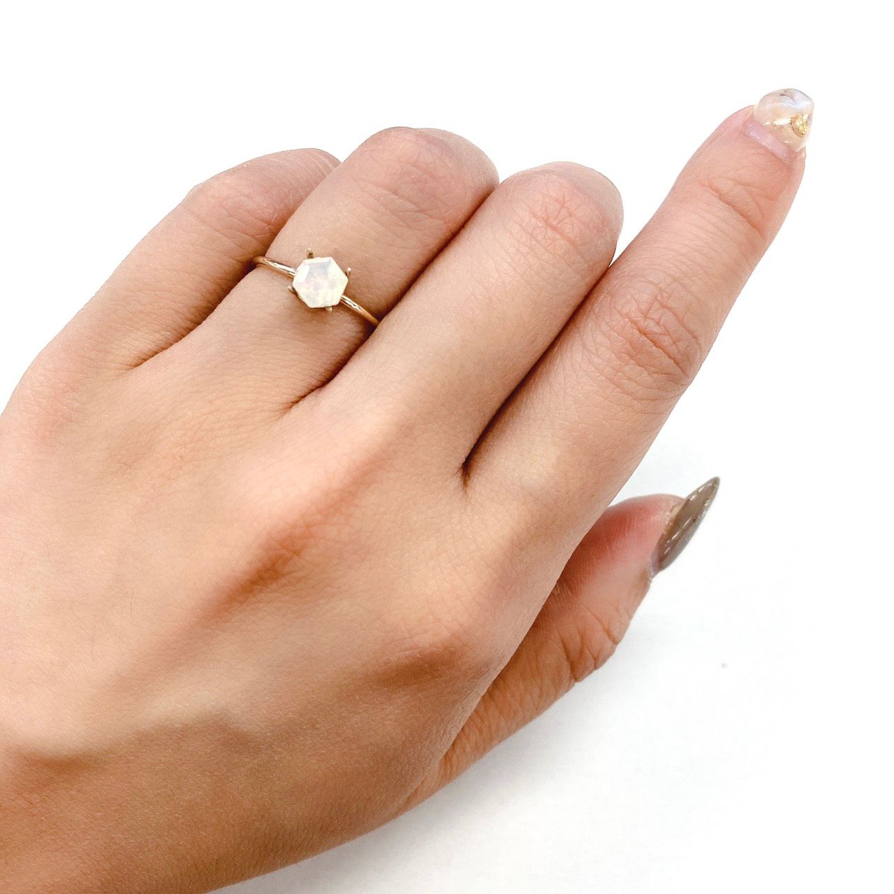 ◇ヘキサゴンカット◇エチオピアオパール(宝石名オパール) エチオピア産 0.44ct 識別済[210611038]5.3×5.3mm前後